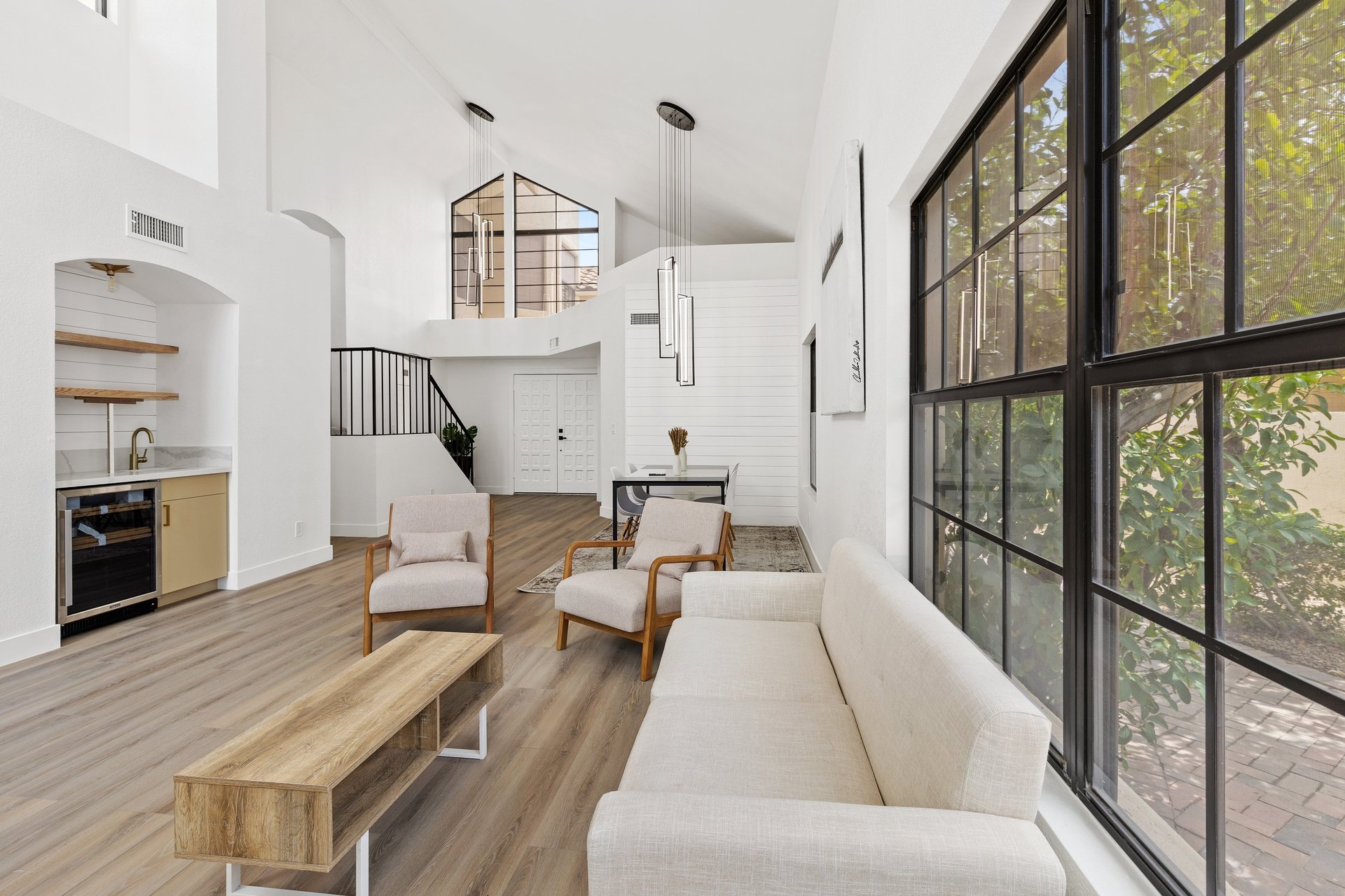 gray computer monitor