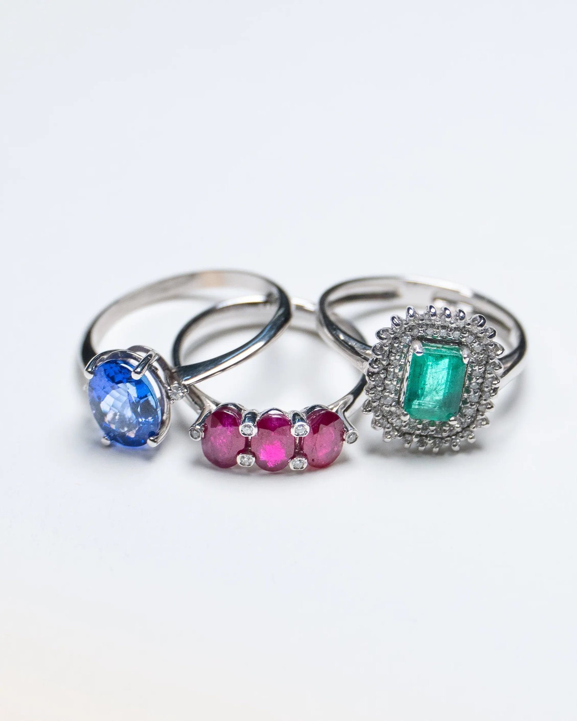 foto scattata da promotiva di gioielli creati da l'artigiano orafo