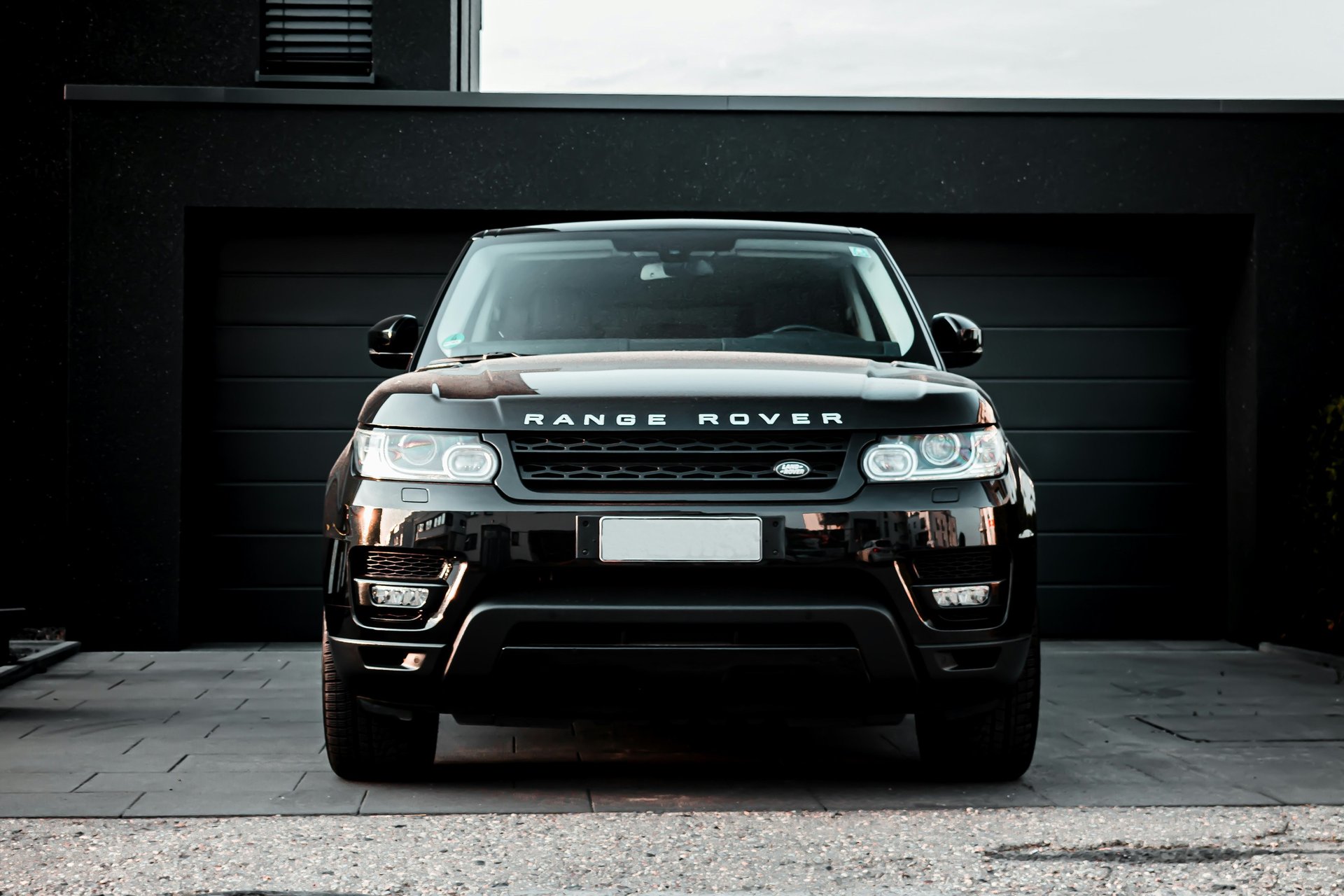 Front Image of a black Range Rover