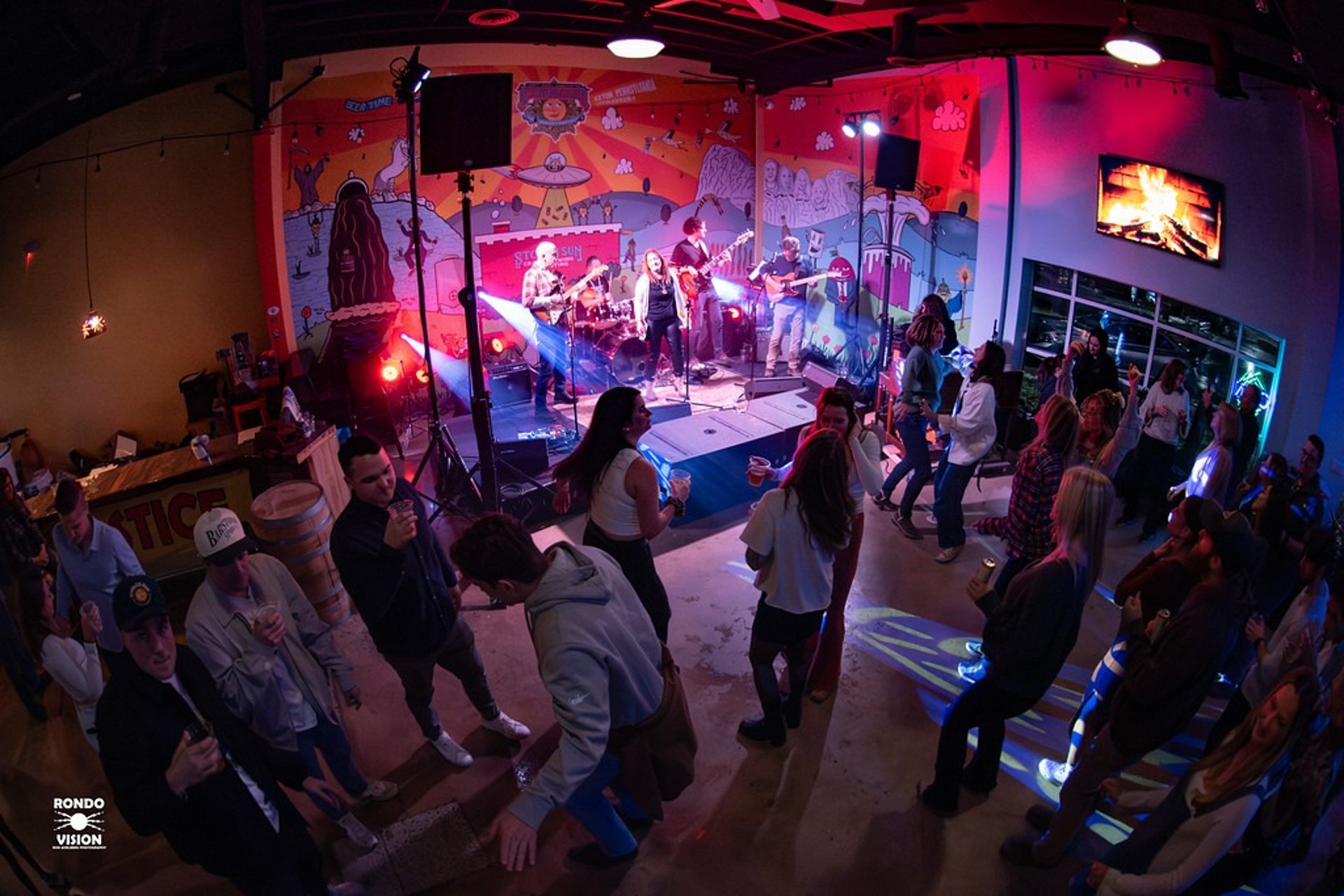 black and white bed linen