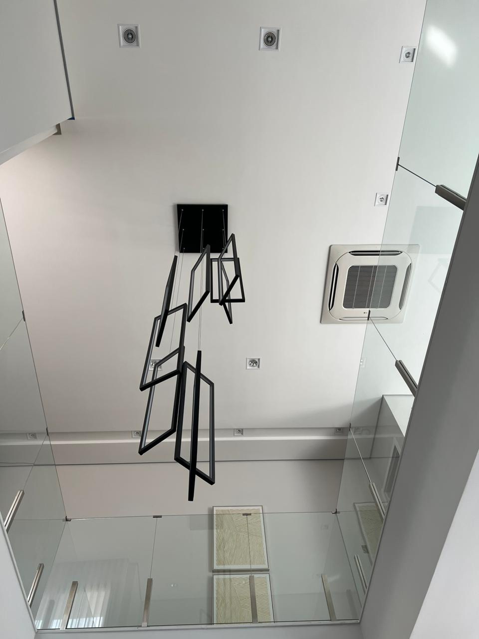 black and white bed linen