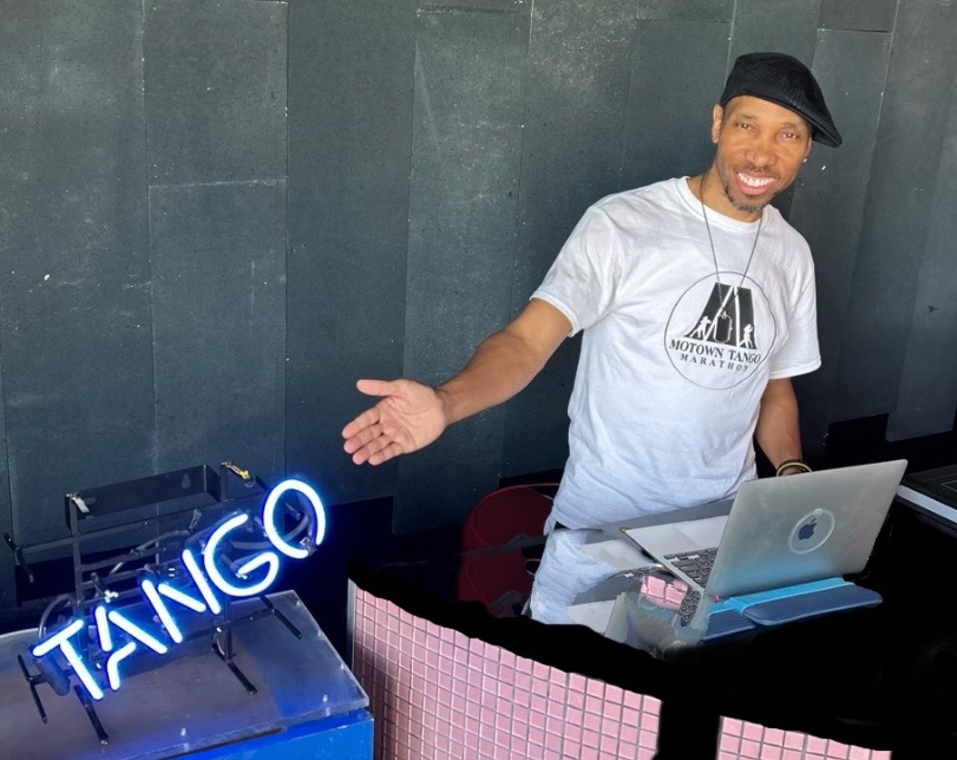 black and white bed linen