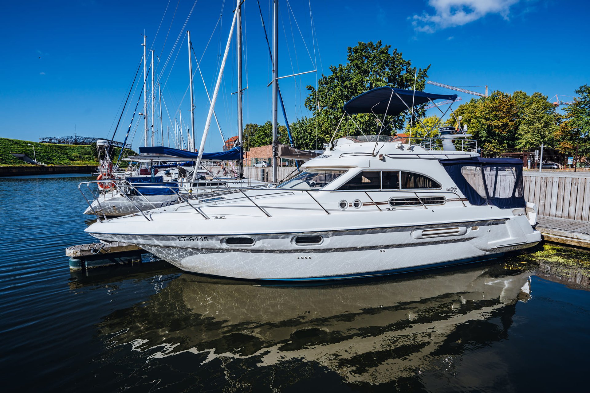 black and white bed linen