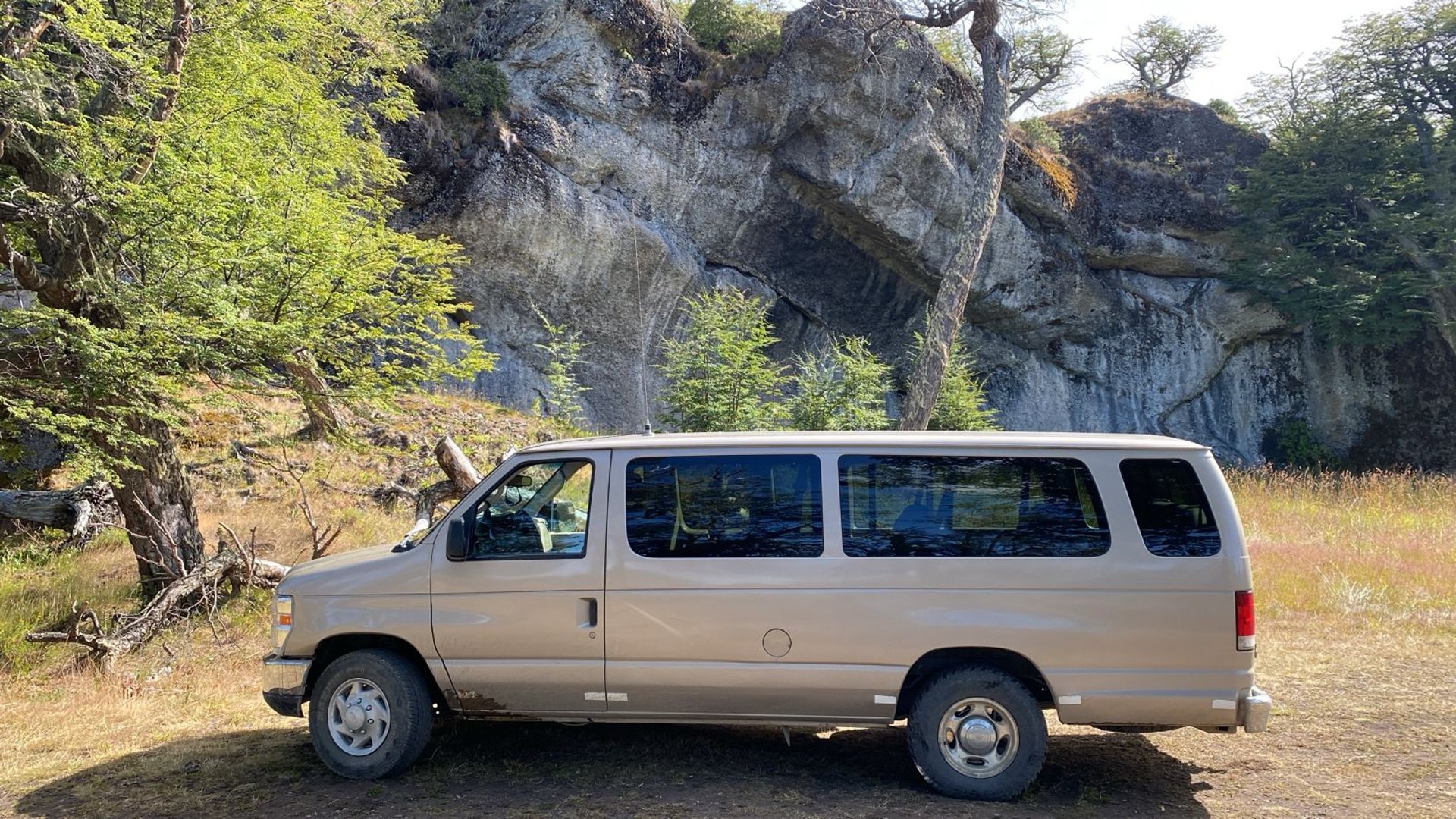 gray computer monitor