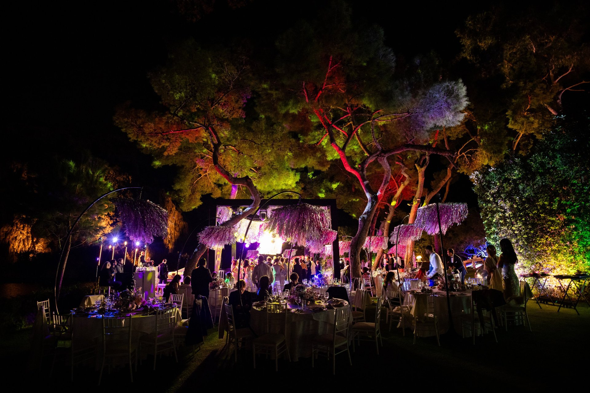 black and white bed linen