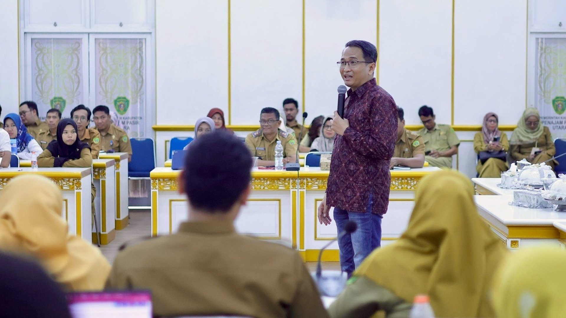 black and brown leather padded tub sofa