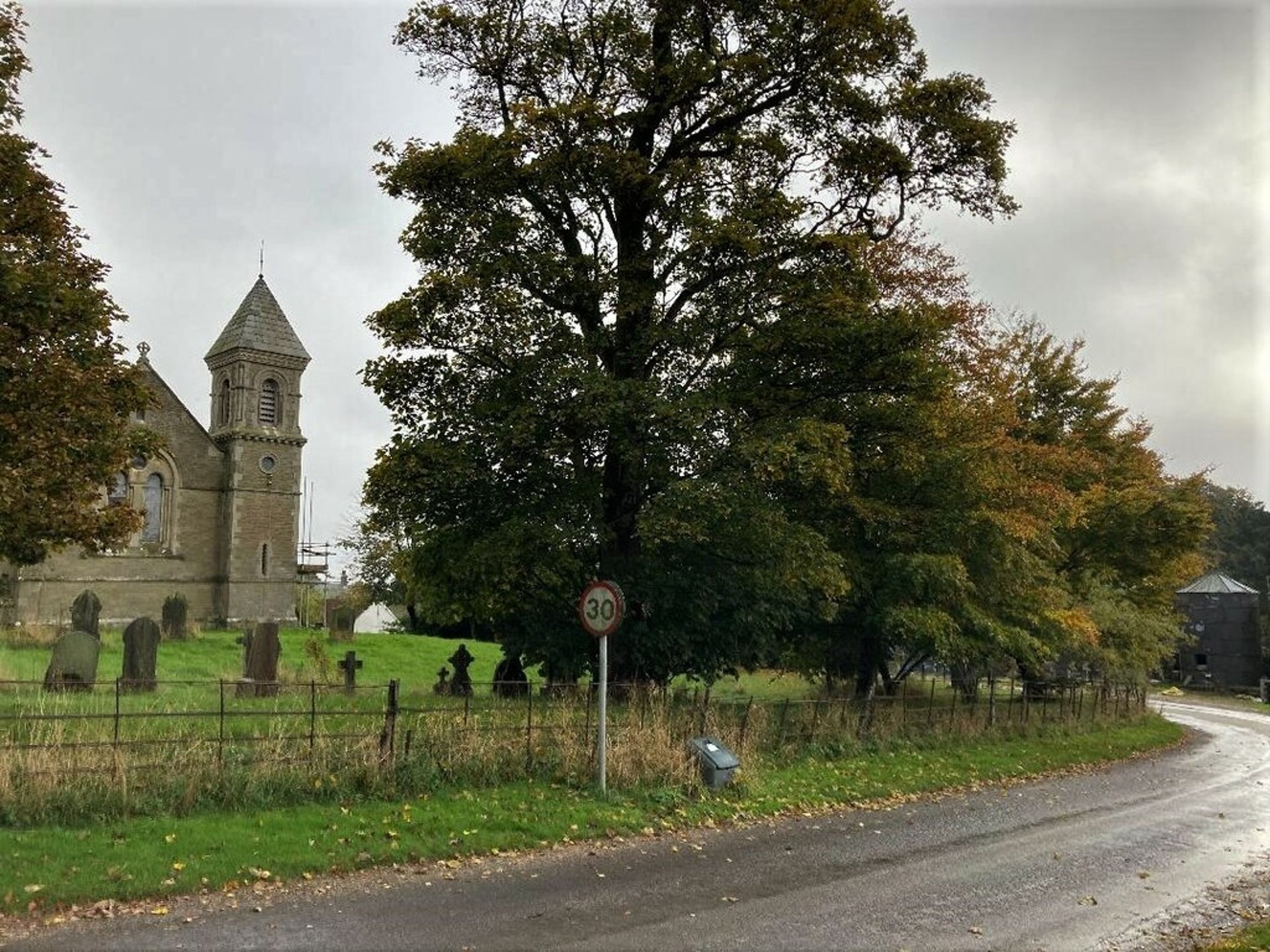 Ganton Road in Foxholes by Jonathan Clitheroe, CC BY-SA 2.0 <https://creativecommons.org/licenses/by-sa/2.0>, via Wikimedia C
