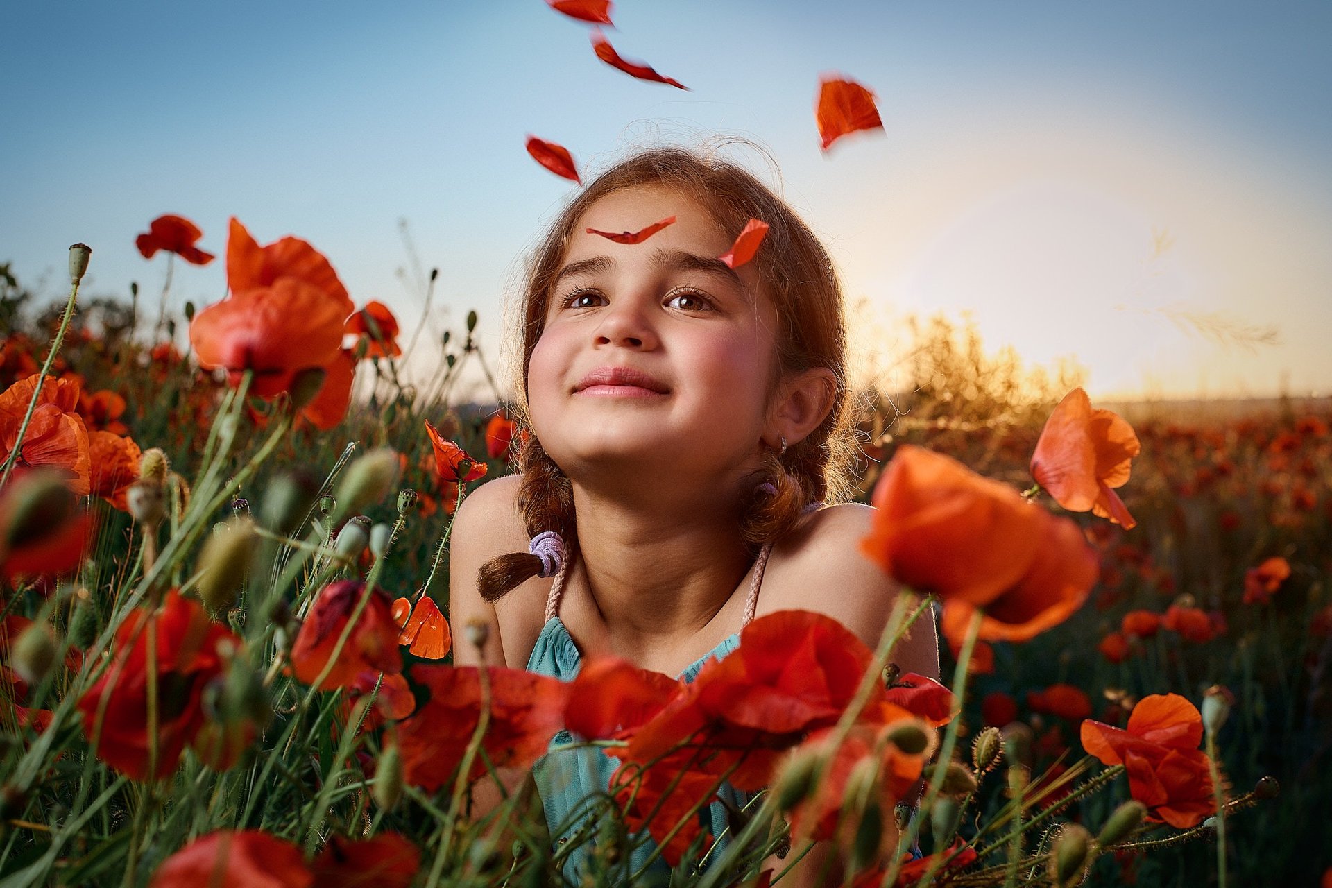 gray computer monitor