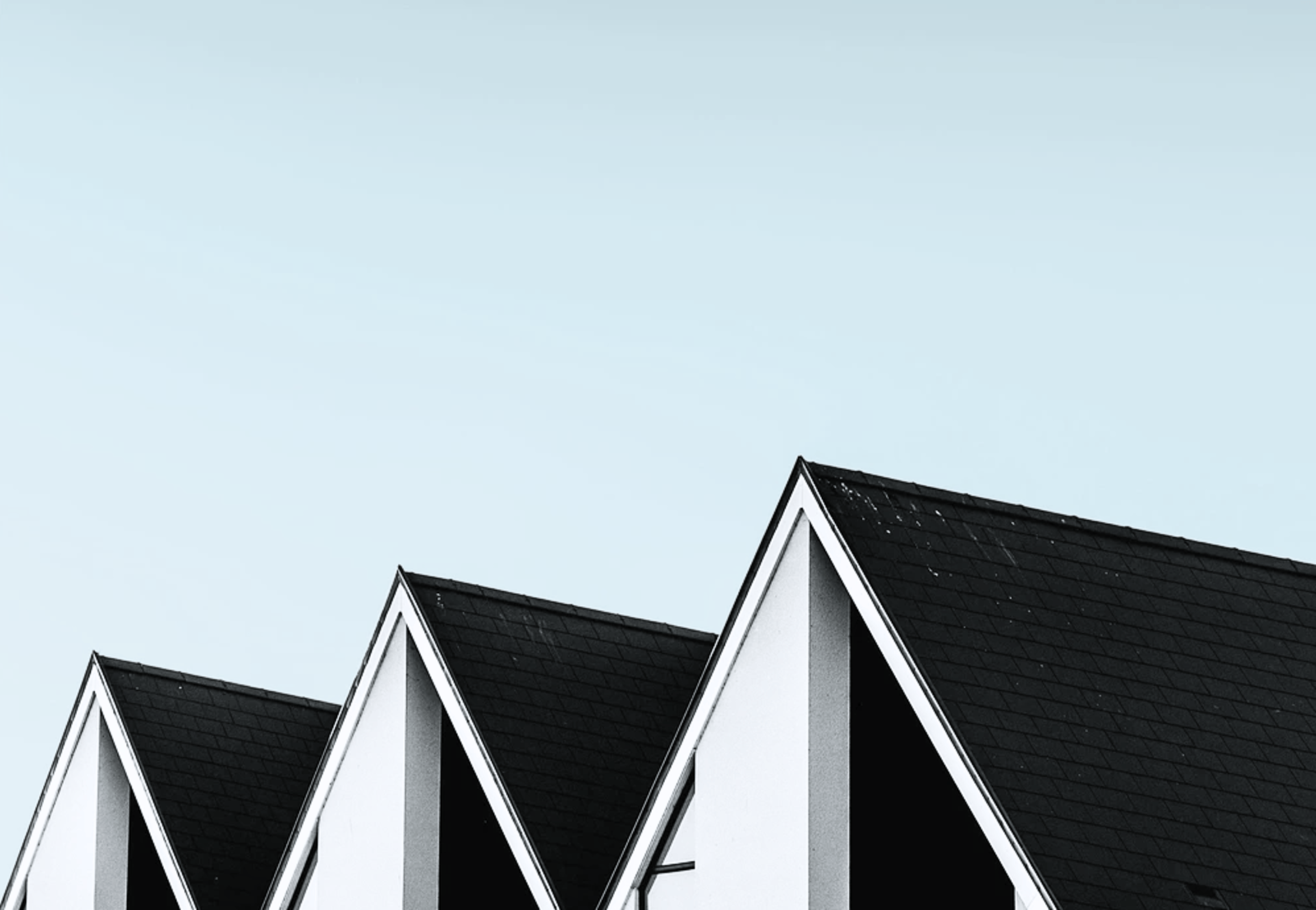 gray concrete building
