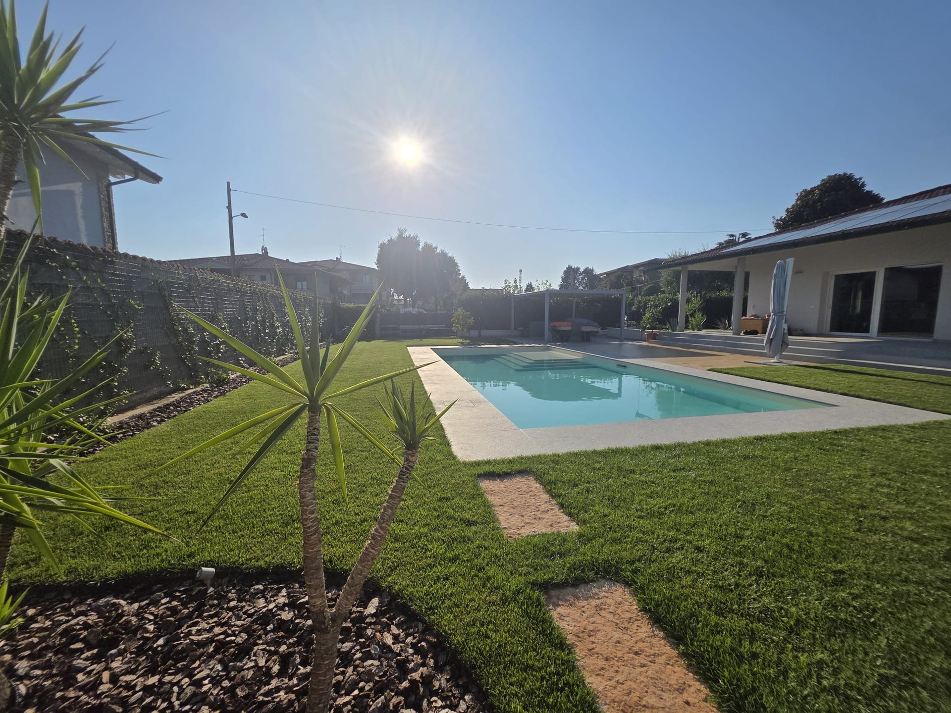 black and white bed linen