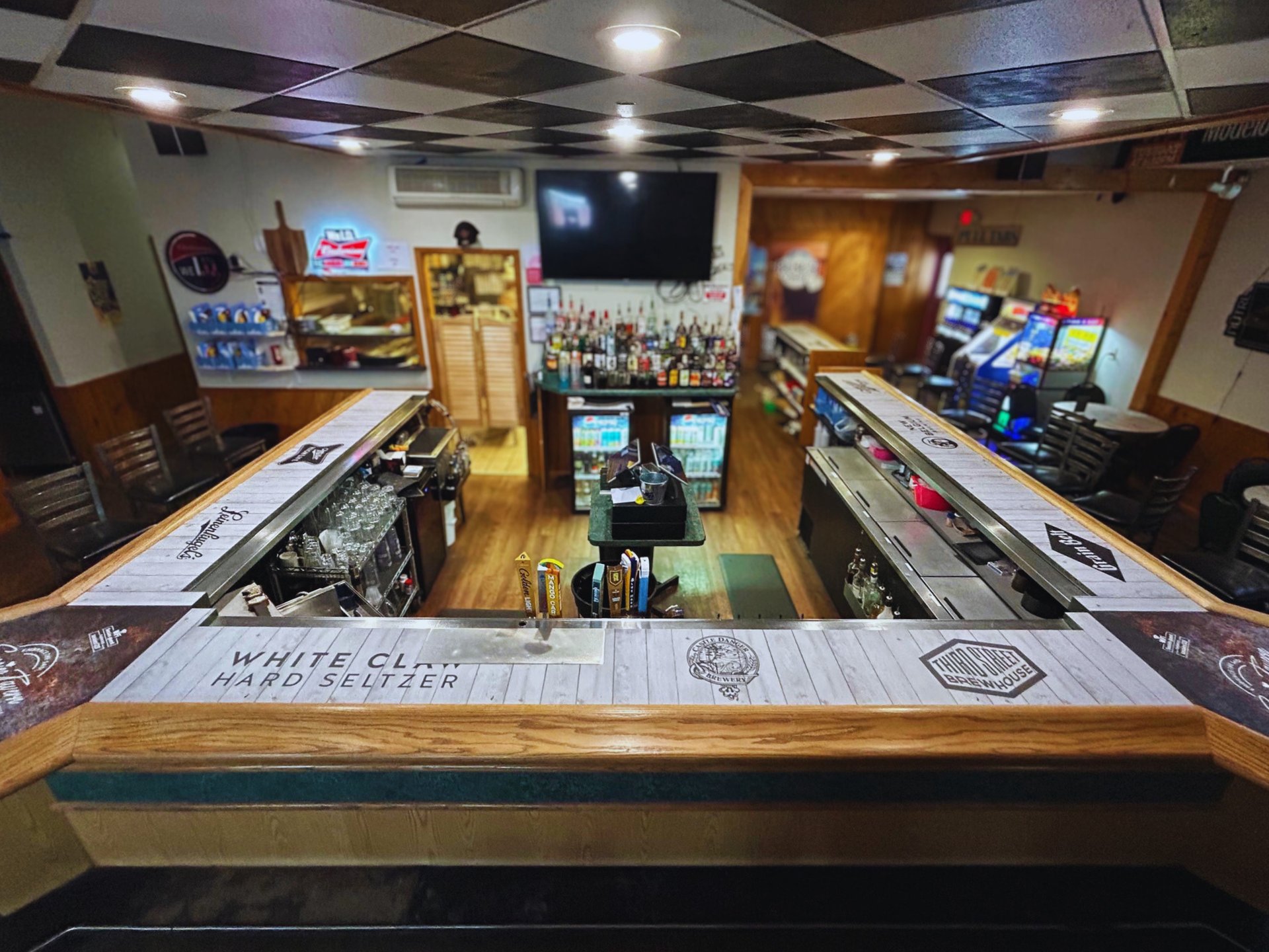 black and white bed linen