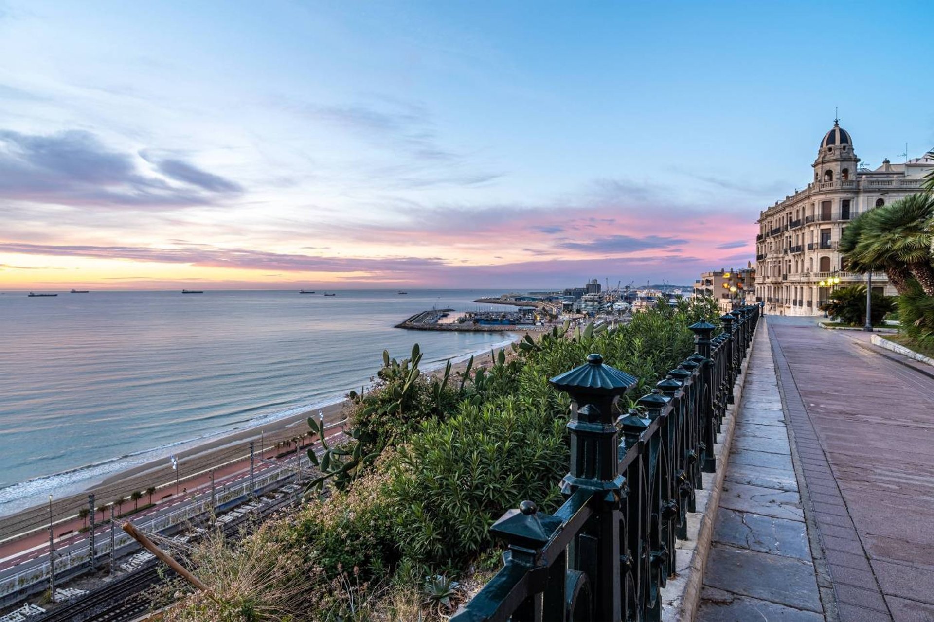 black and white bed linen