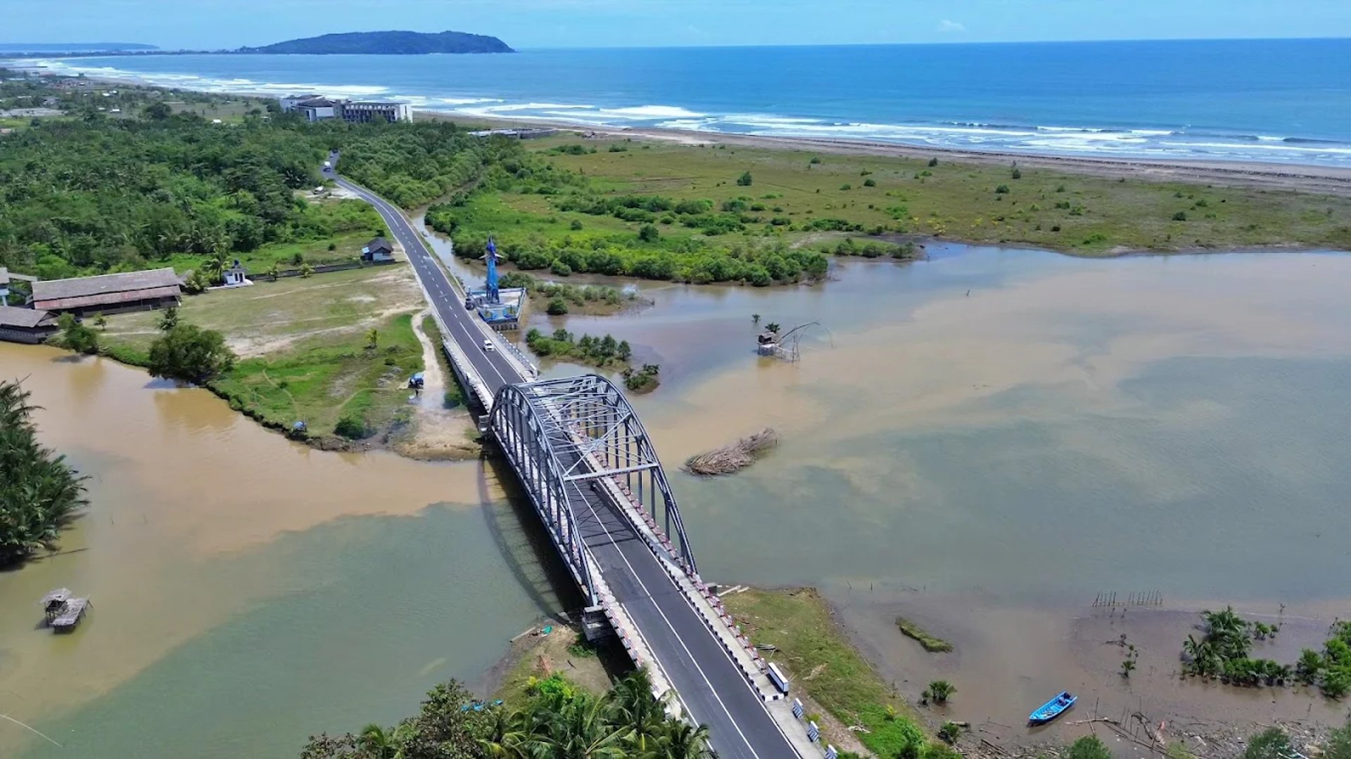 Resto Pangandaran, Kuliner Jembatan Ranggajipang, Makan di atas rakit Pangandaran