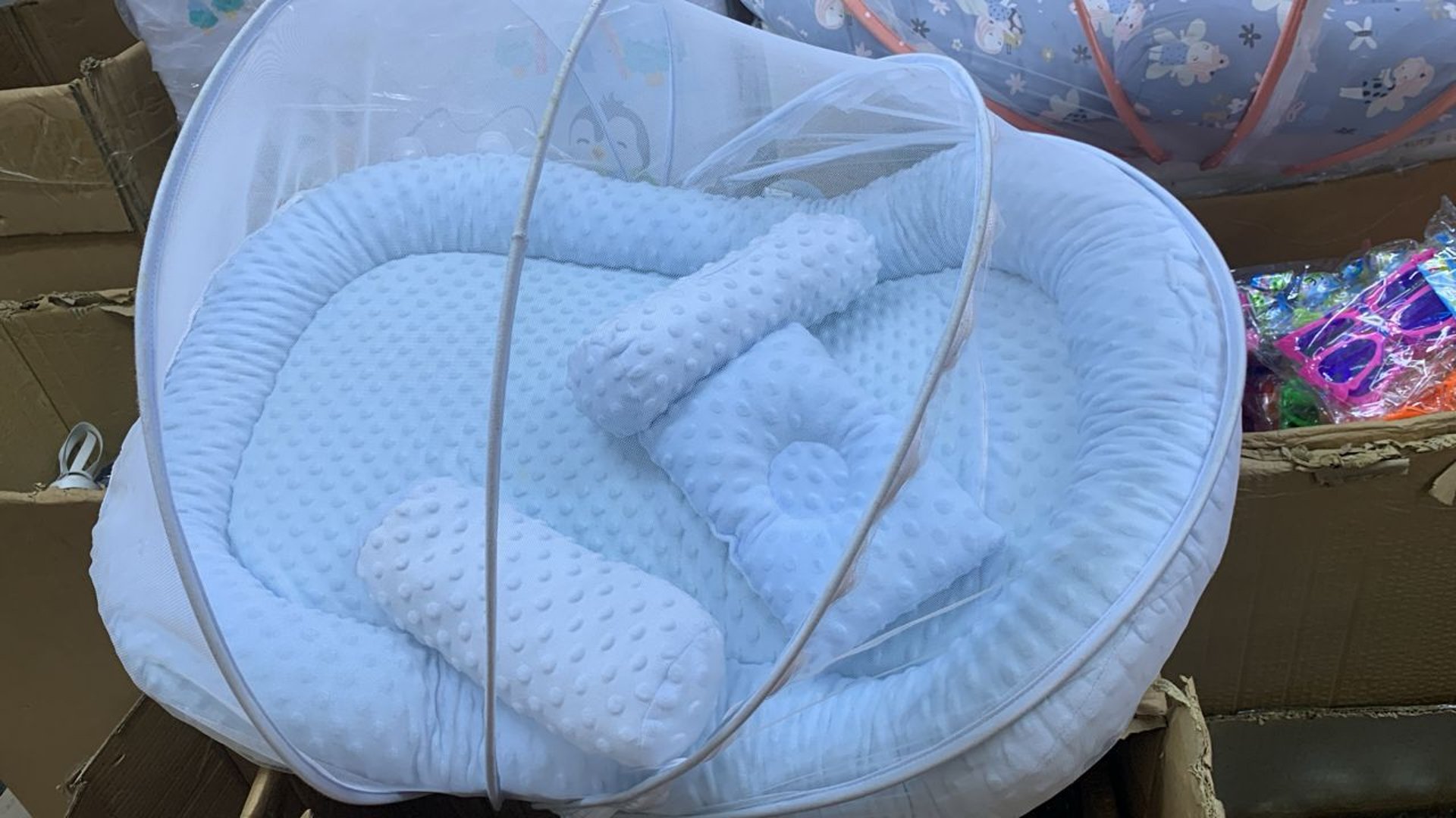 black and white bed linen