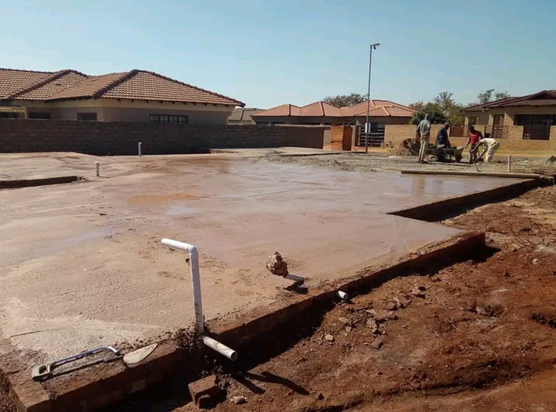 gray computer monitor