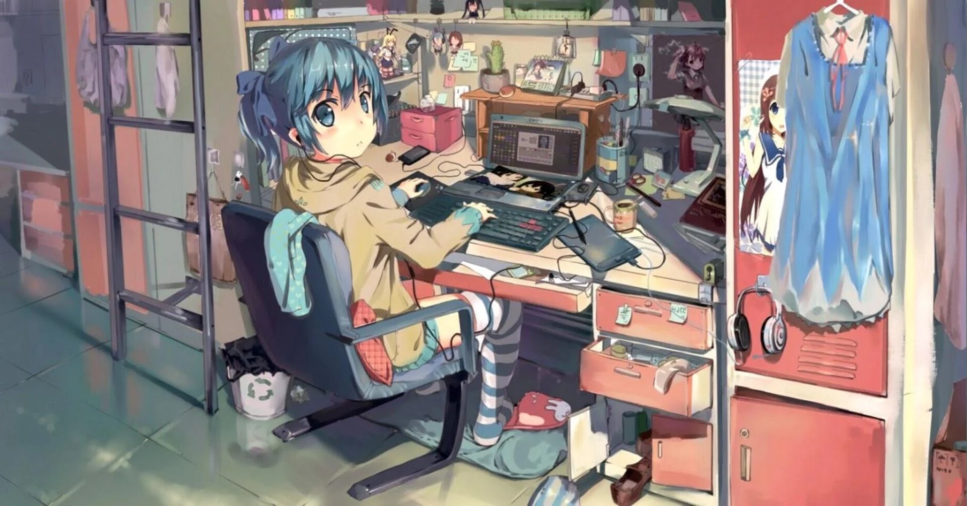 gray computer monitor