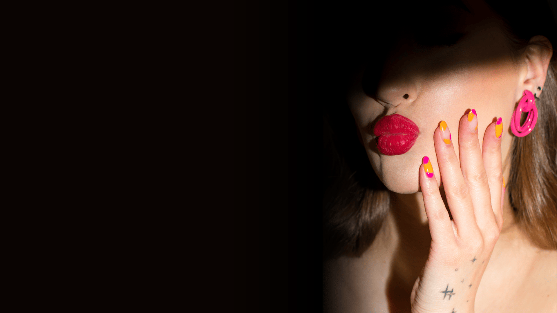 gray computer monitor