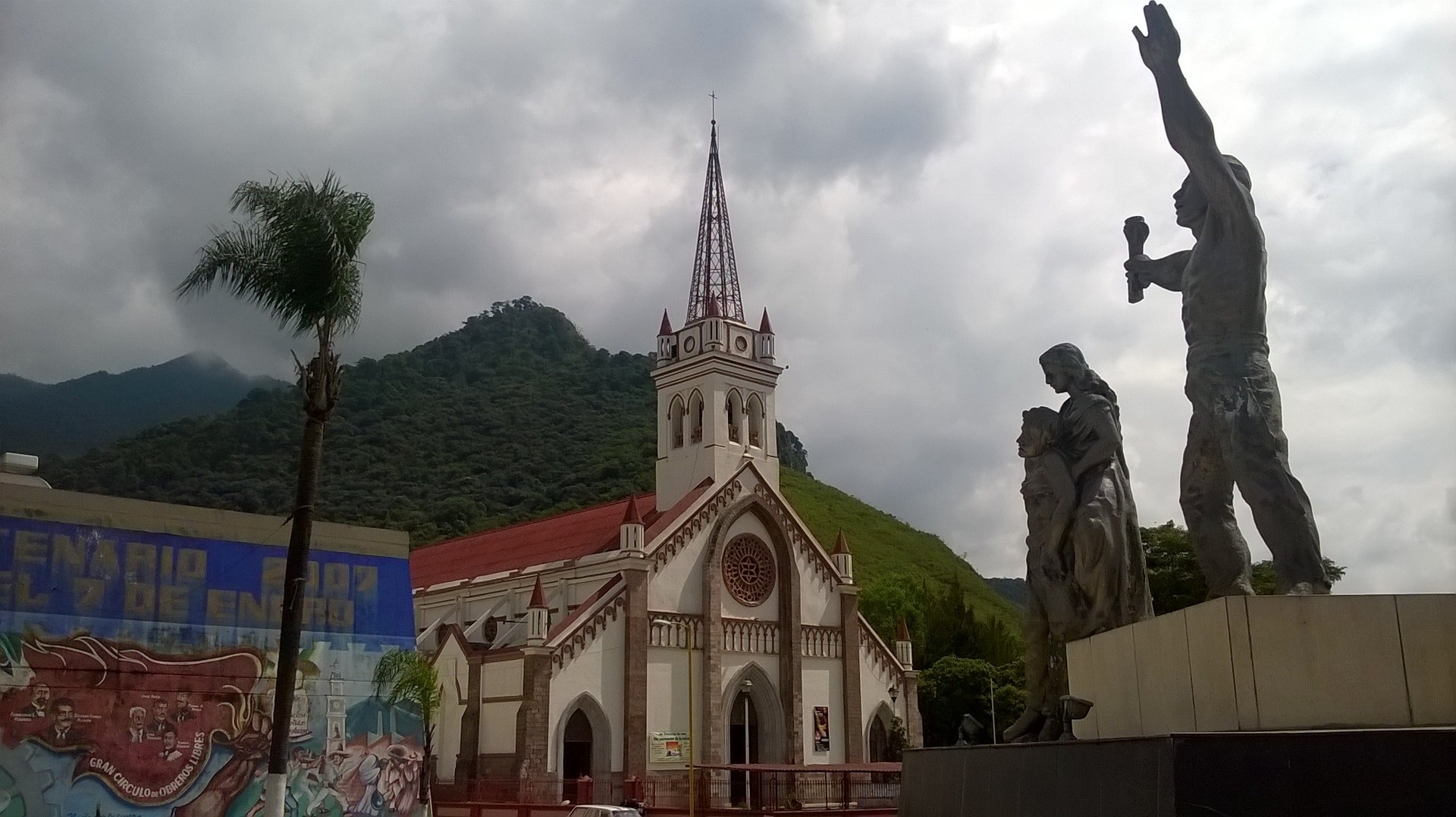 gray computer monitor