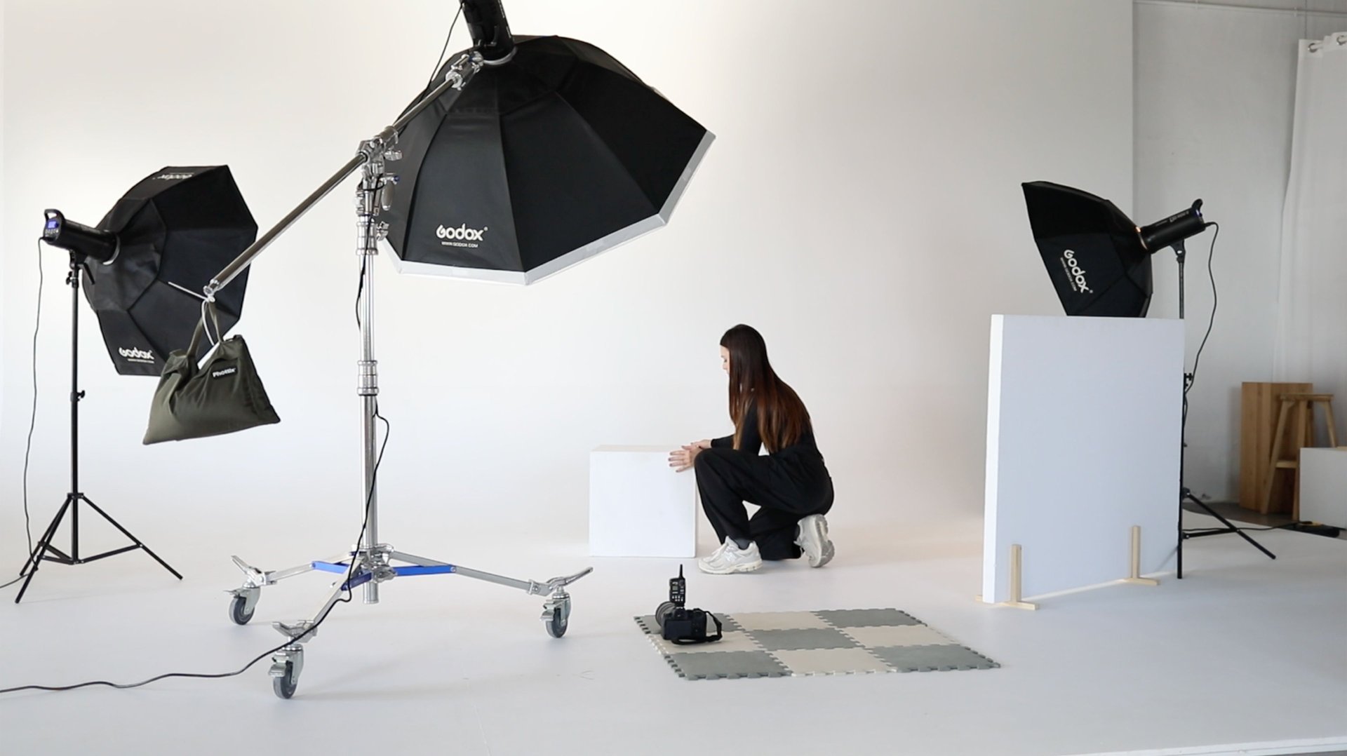 an abstract photo of a curved building with a blue sky in the background