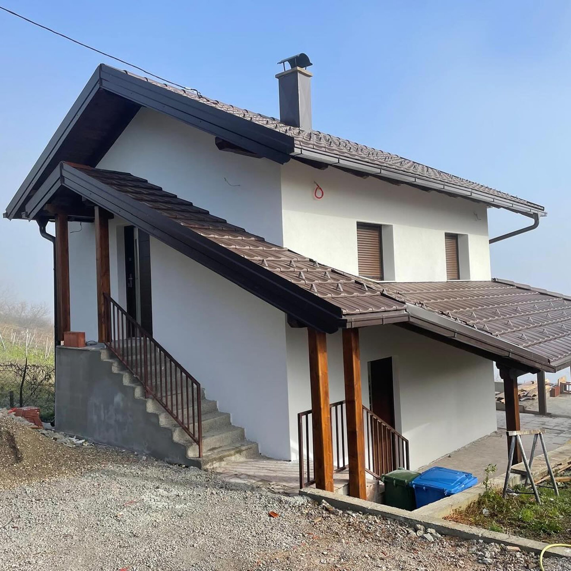 gray computer monitor