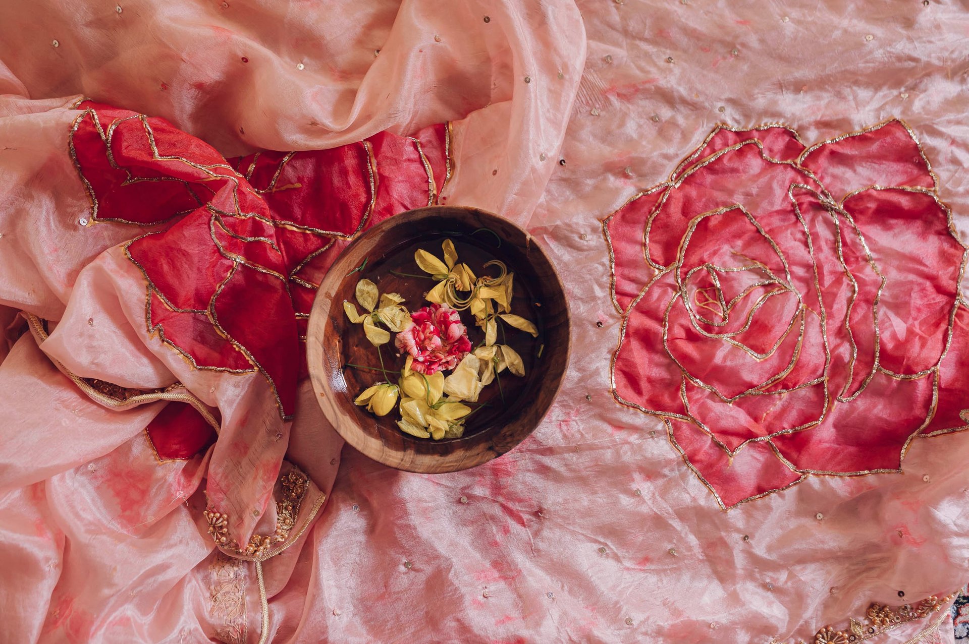 black and white bed linen