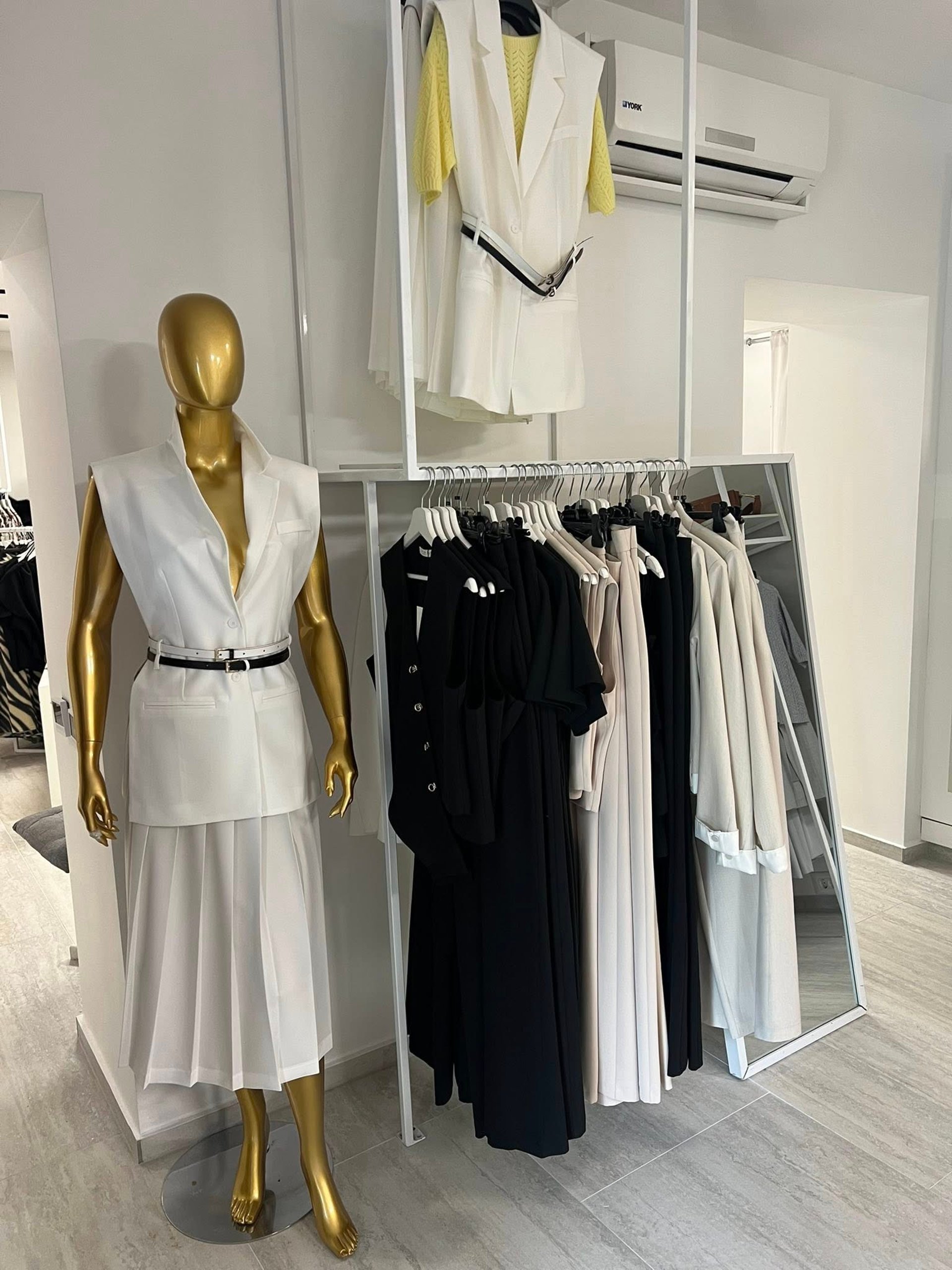 person wearing grey knit sweater