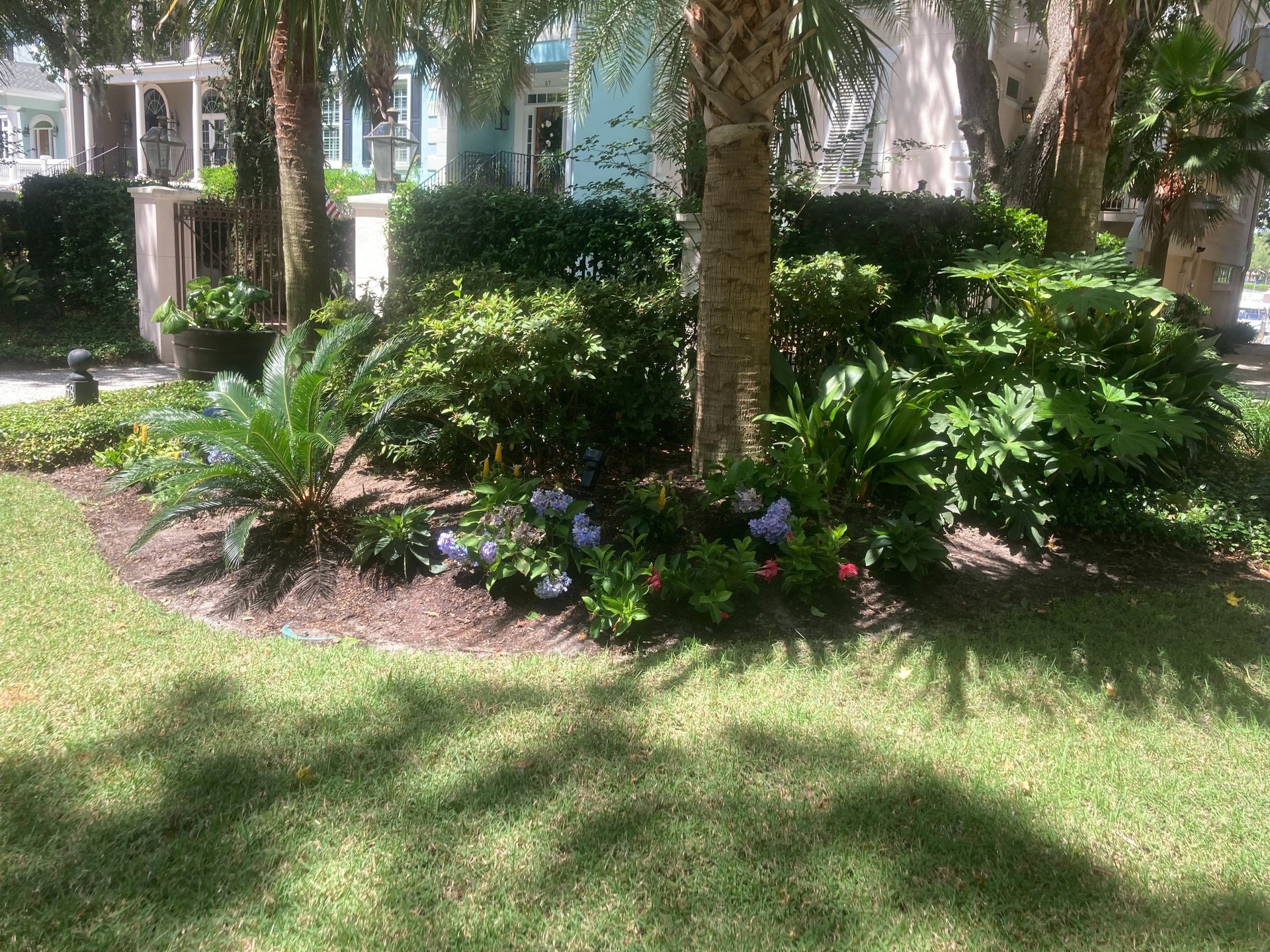 gray computer monitor