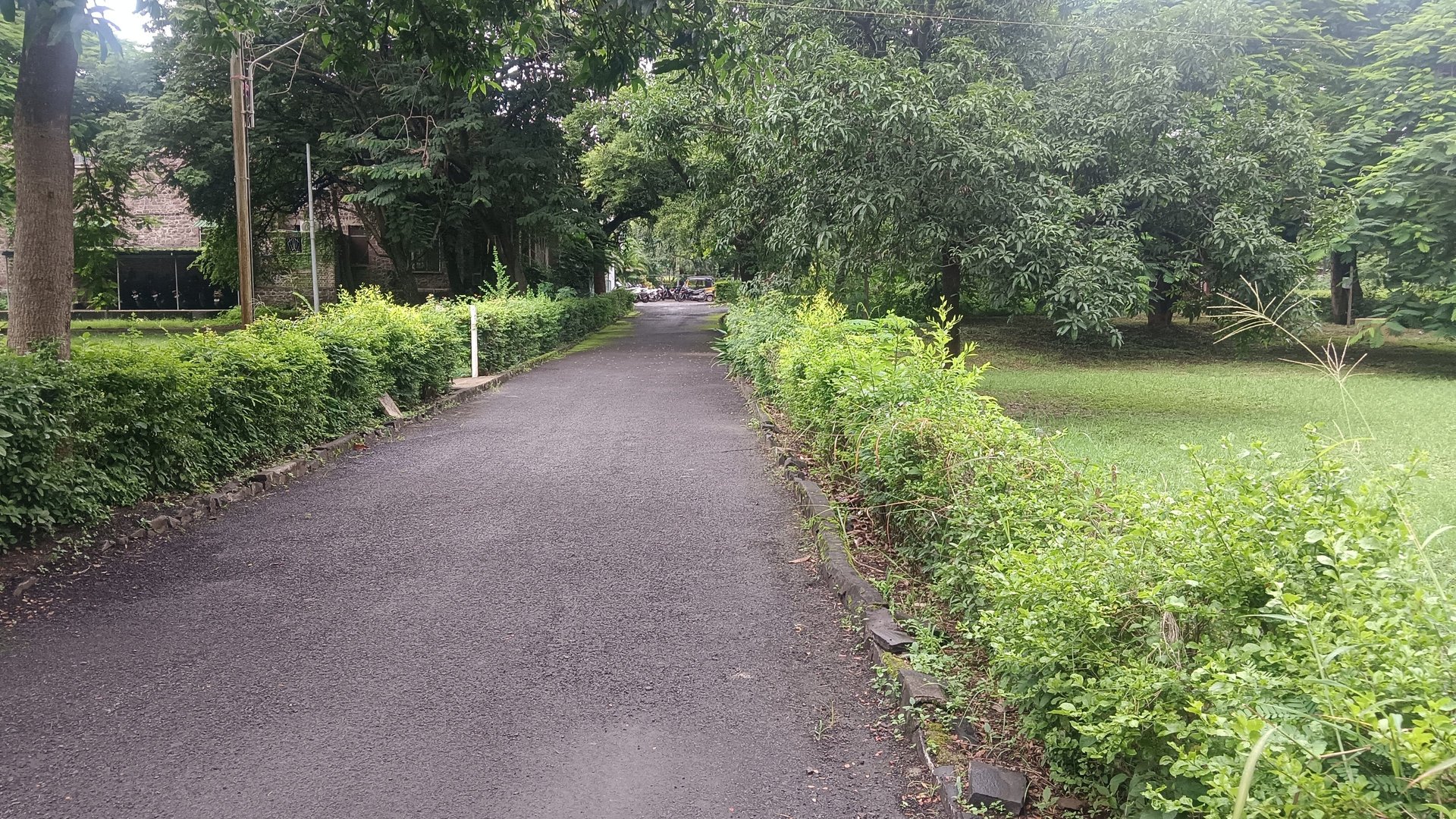 gray computer monitor