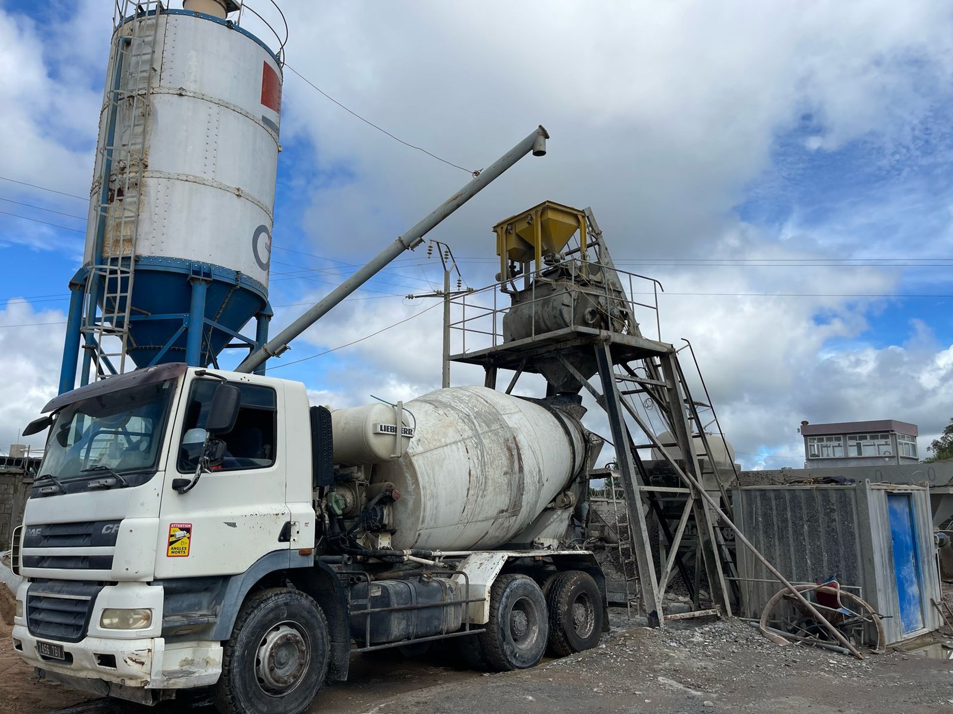 black and brown leather padded tub sofa