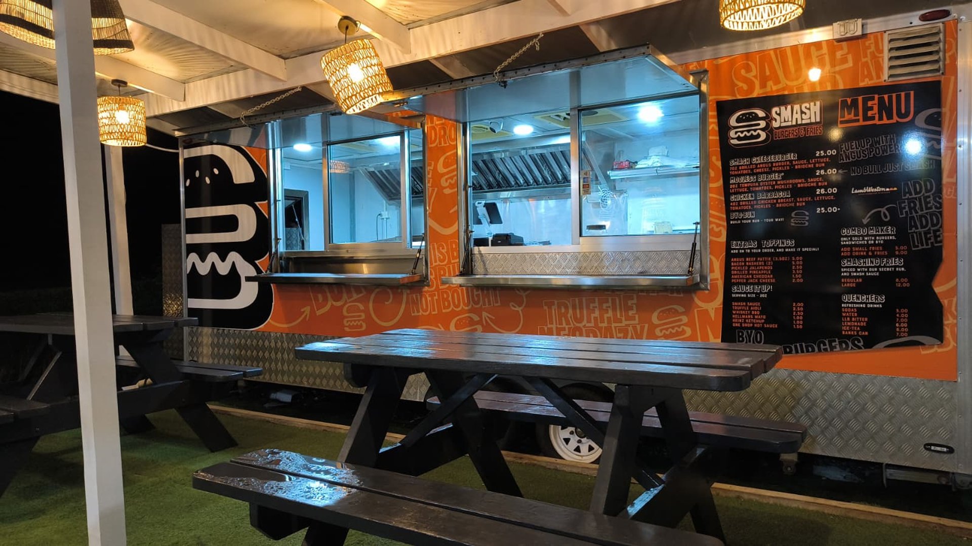 black and white bed linen