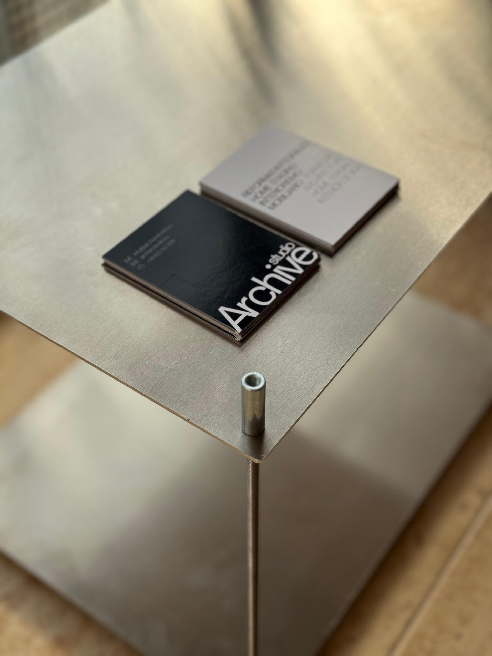 gray computer monitor