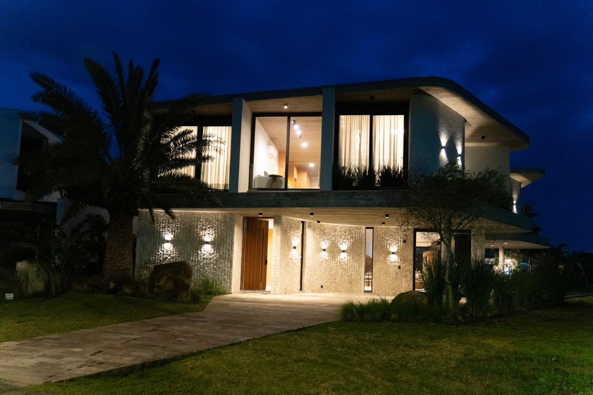 black and white bed linen