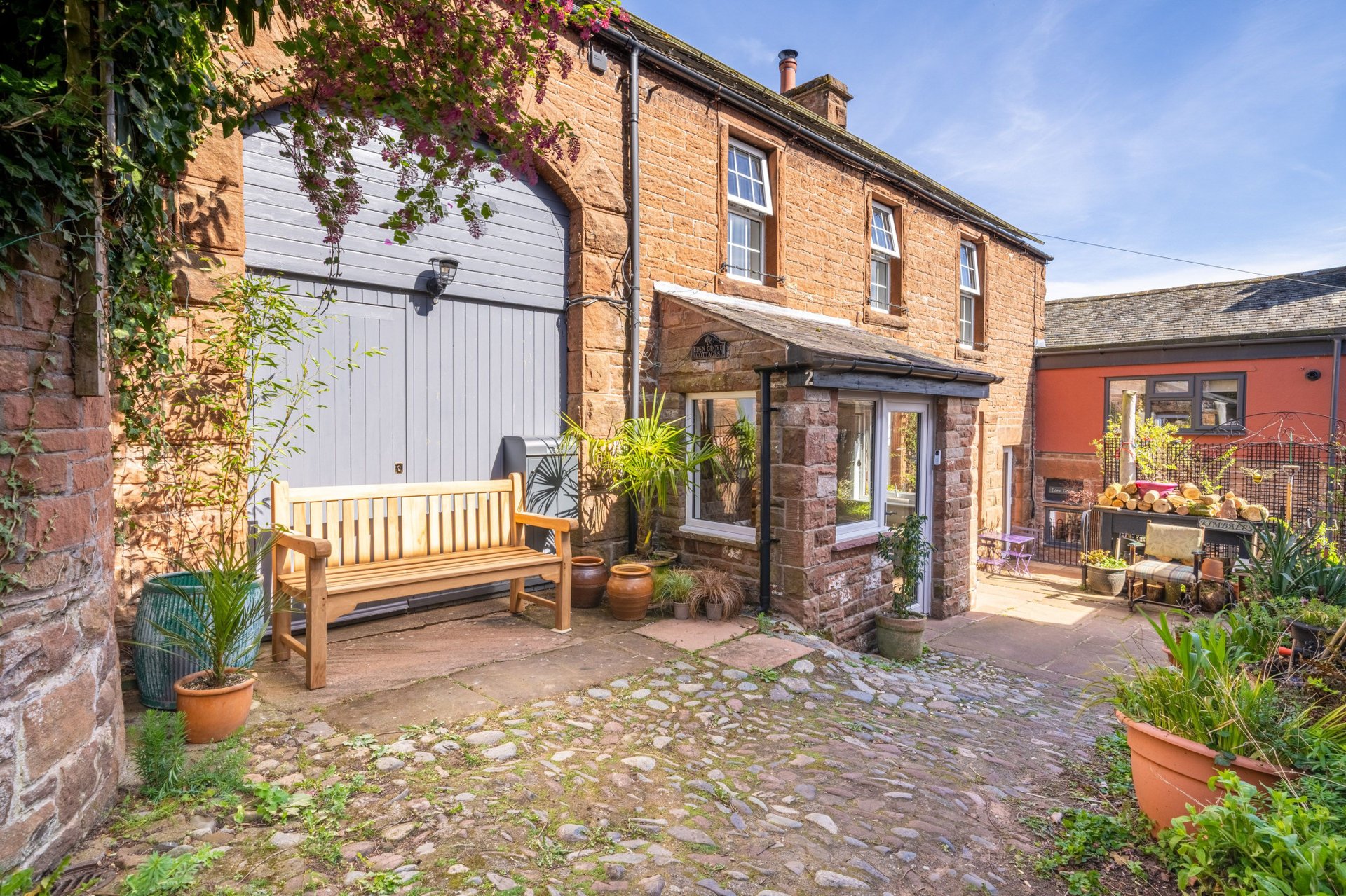 black and white bed linen