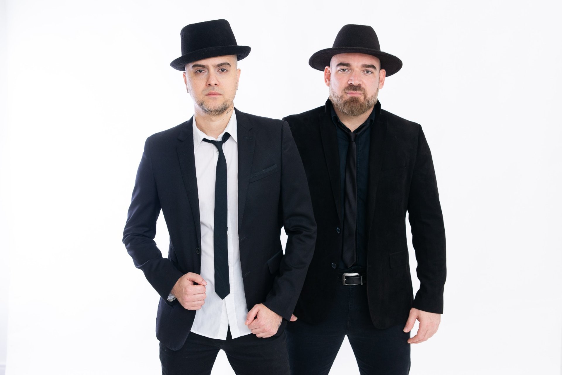 black and white bed linen