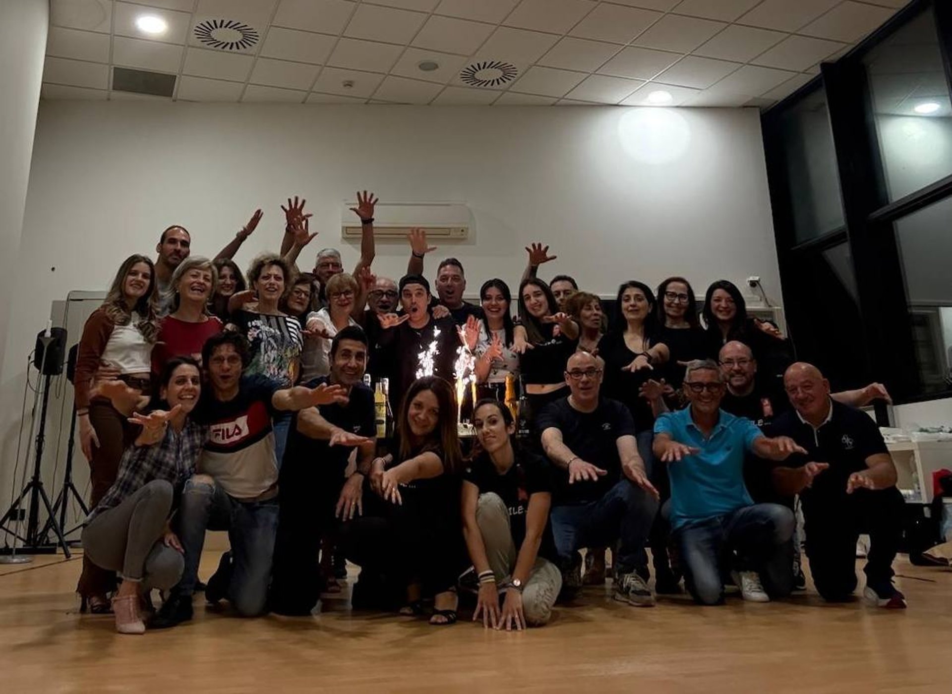 gray computer monitor