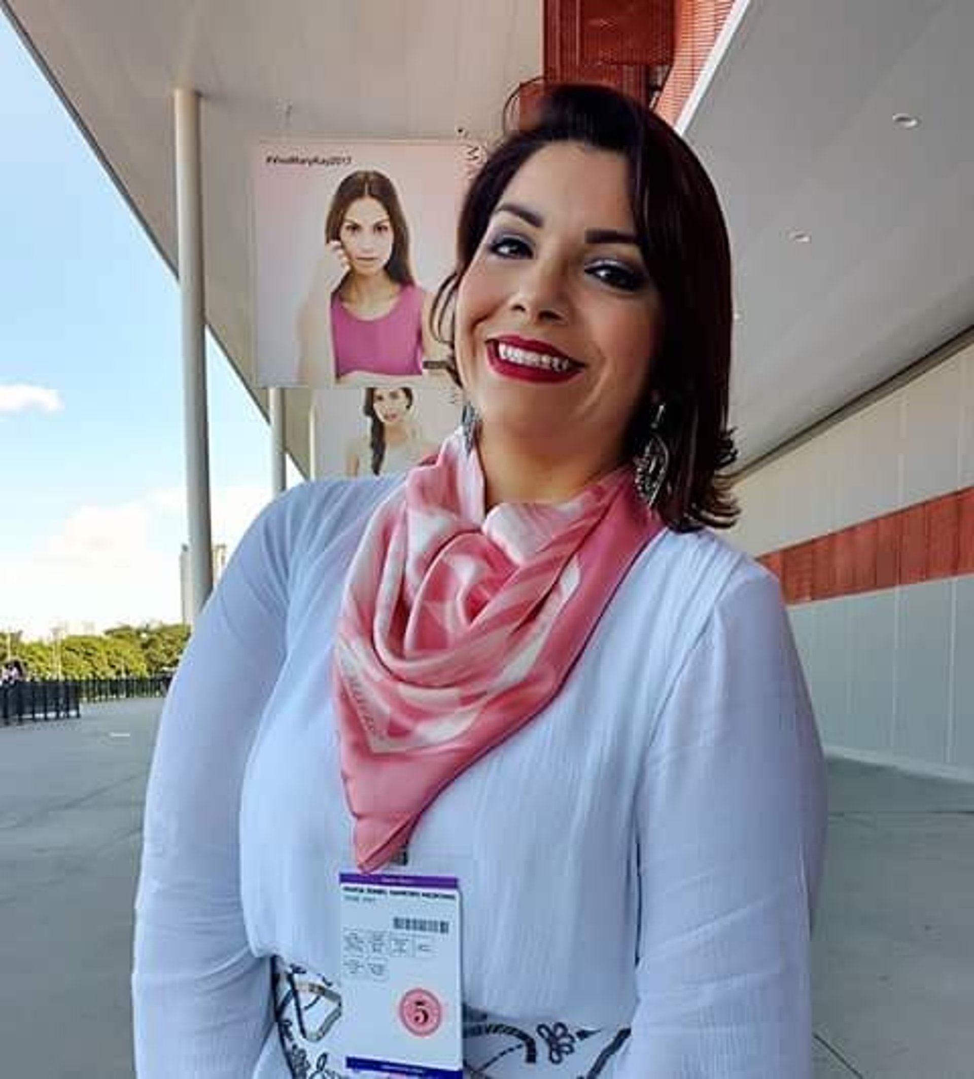 white wall paint with black shadow