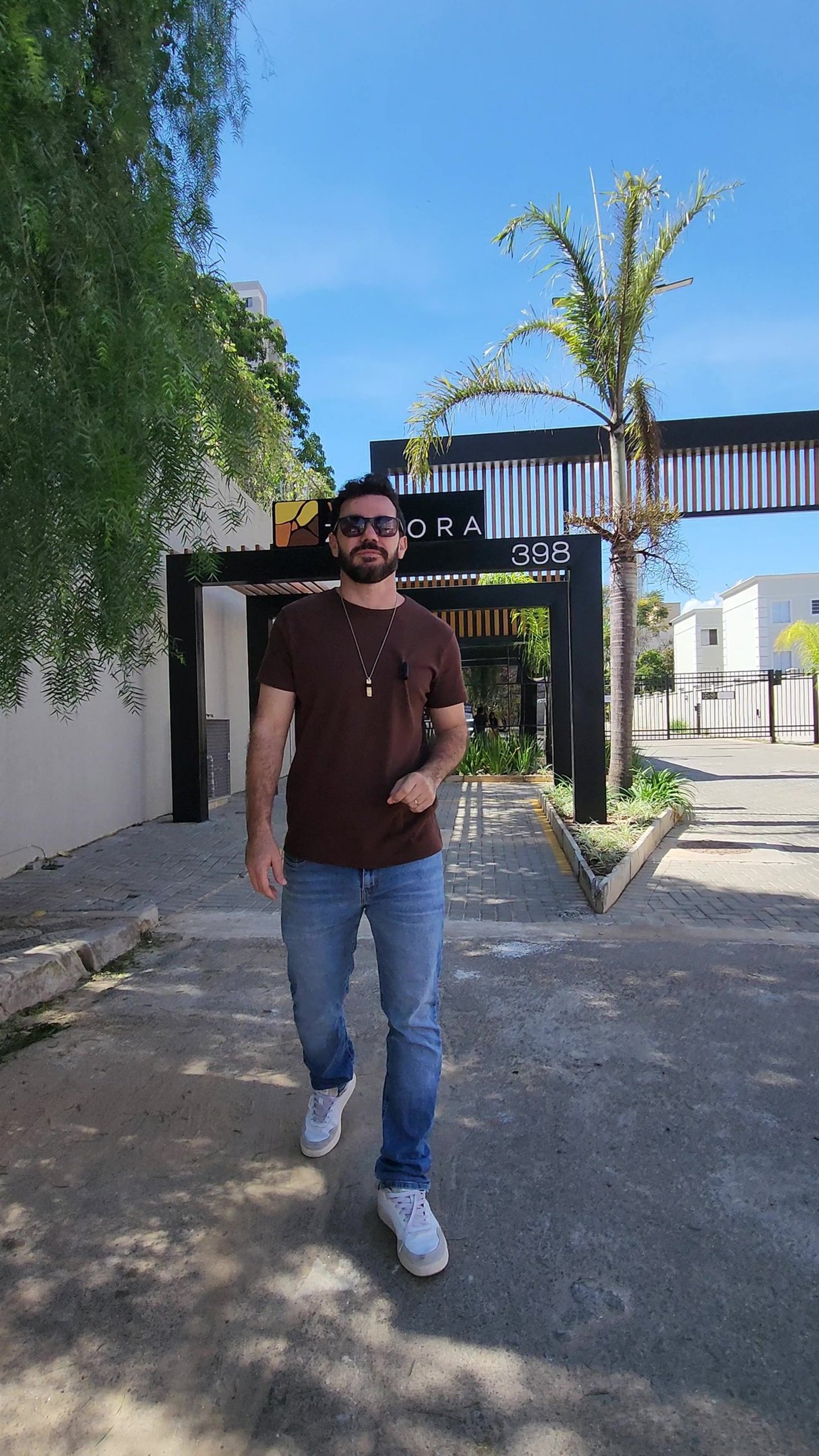 gray computer monitor