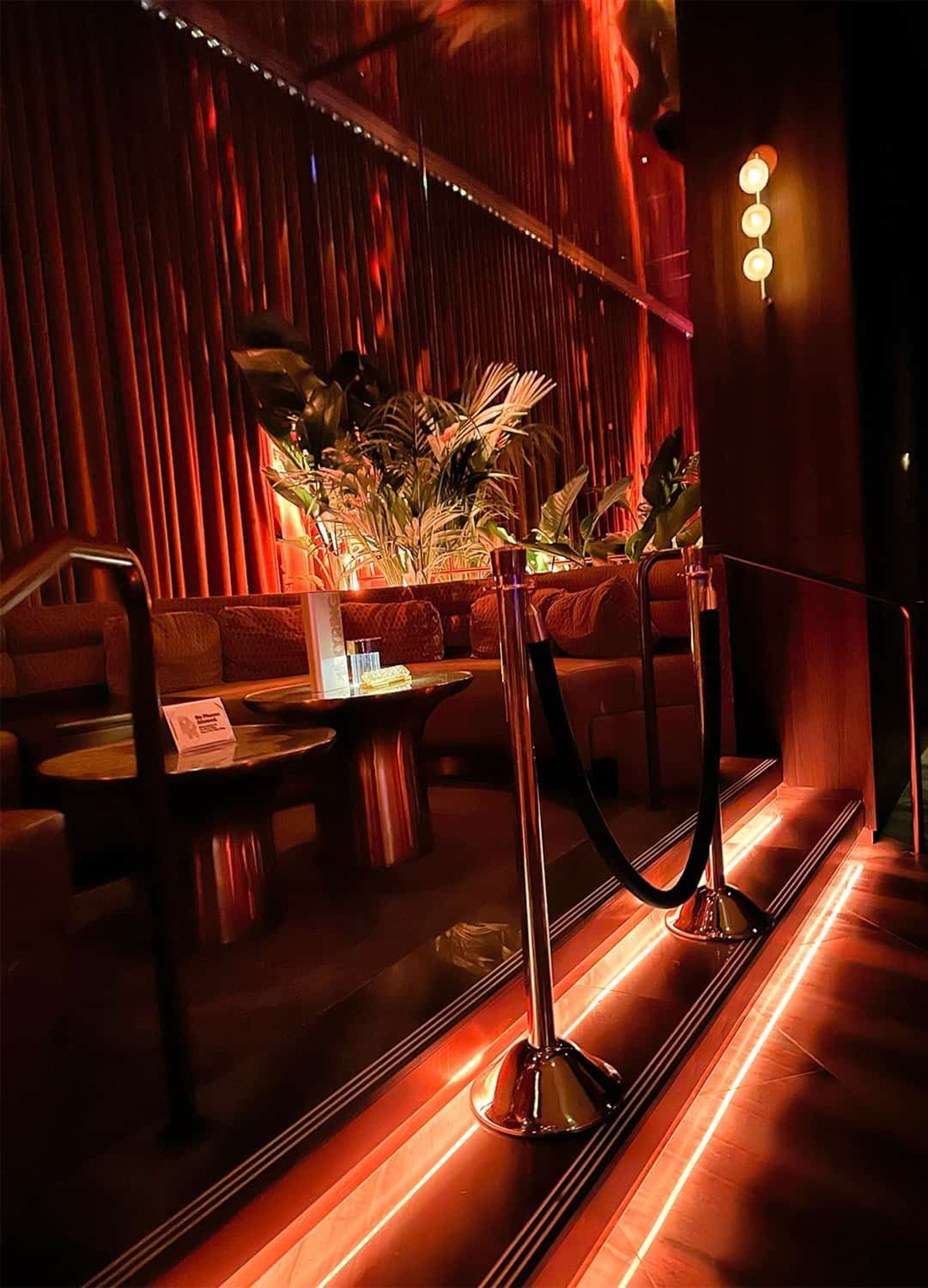 gray computer monitor