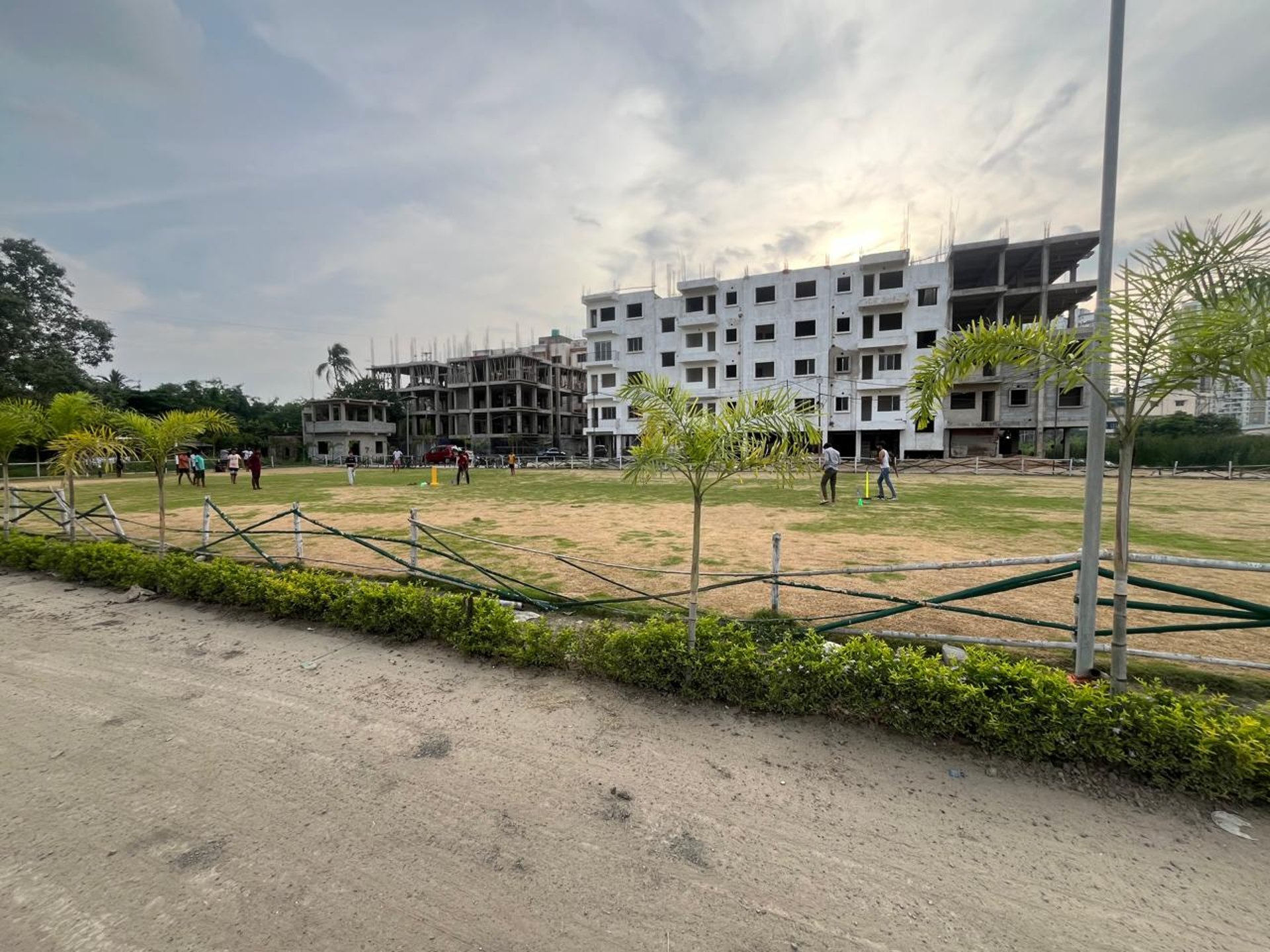 gray computer monitor