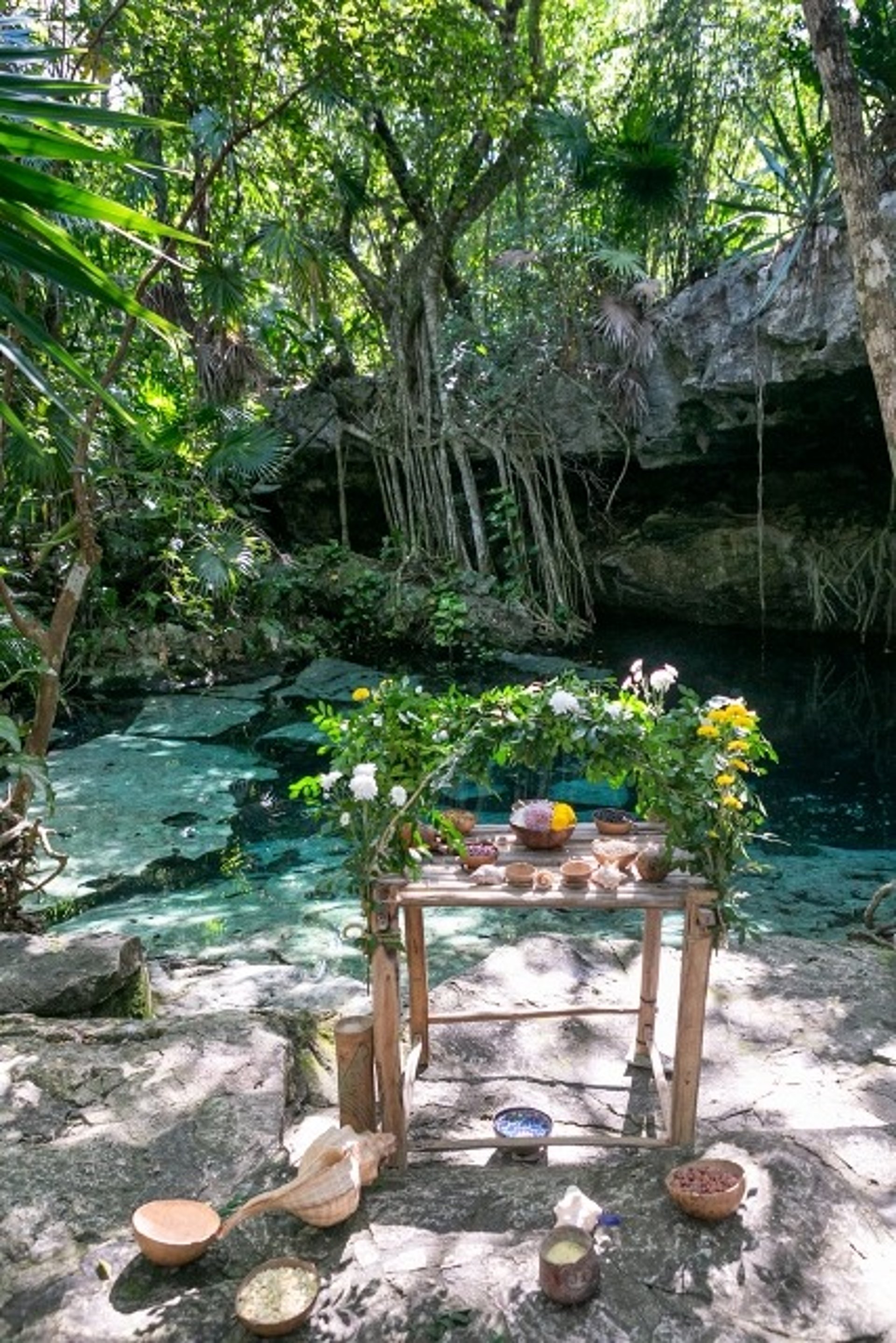 altar maya en cenote para boda maya