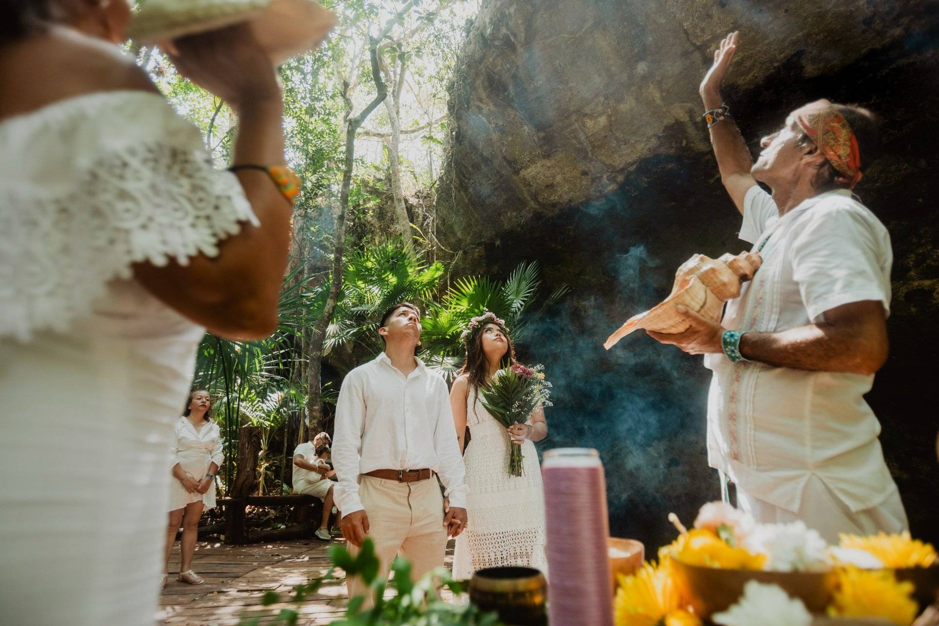 Boda Mistica espiritual en un cenote de la Riviera Maya