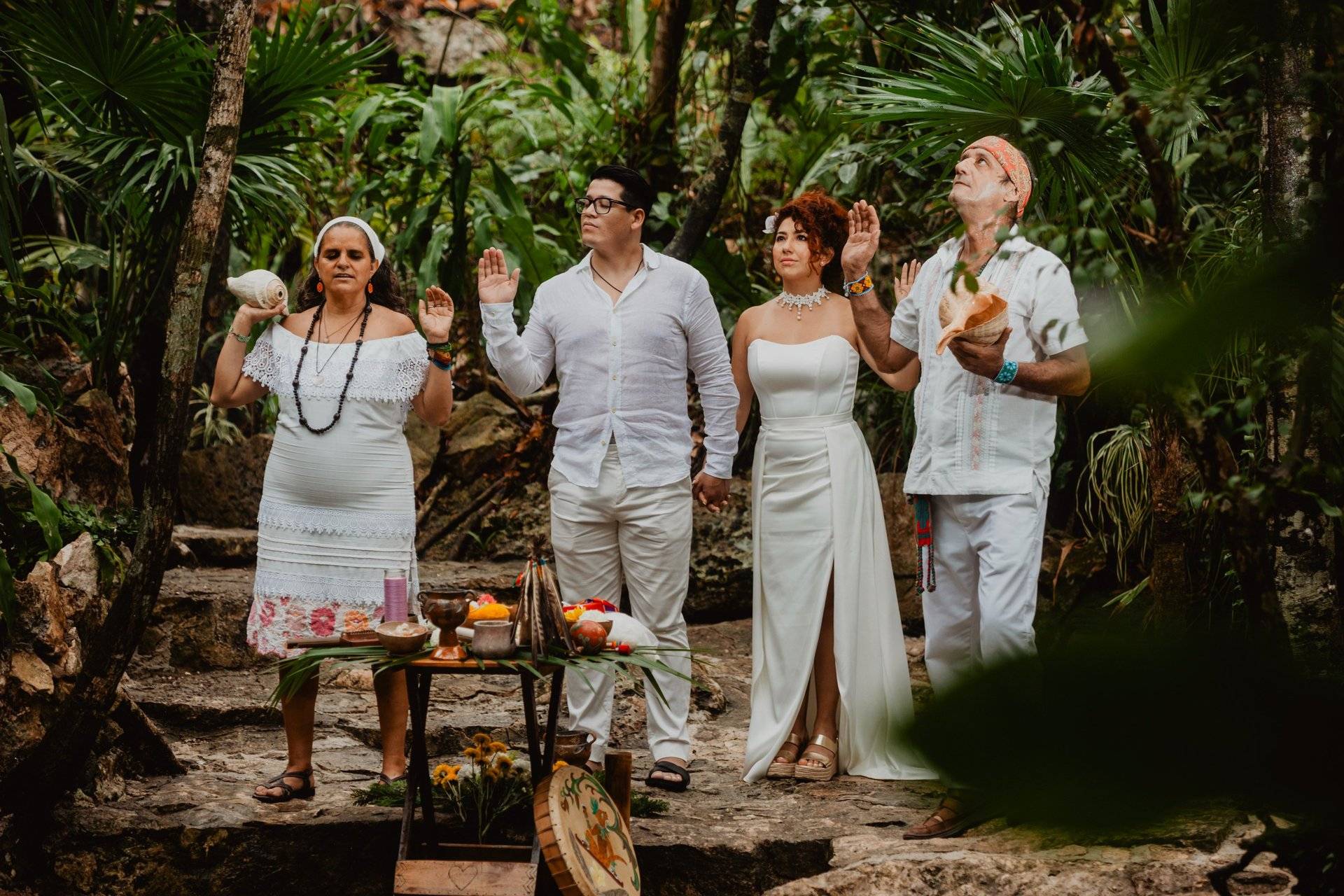 Saludo a las direcciones del univero en la Ceremonia de Boda Mistica Espiritual