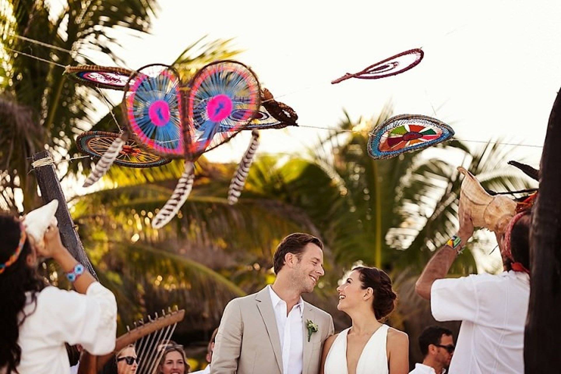 Bienvenida a la pareja iniciando la ceremonia de Boda Mistica espiritual