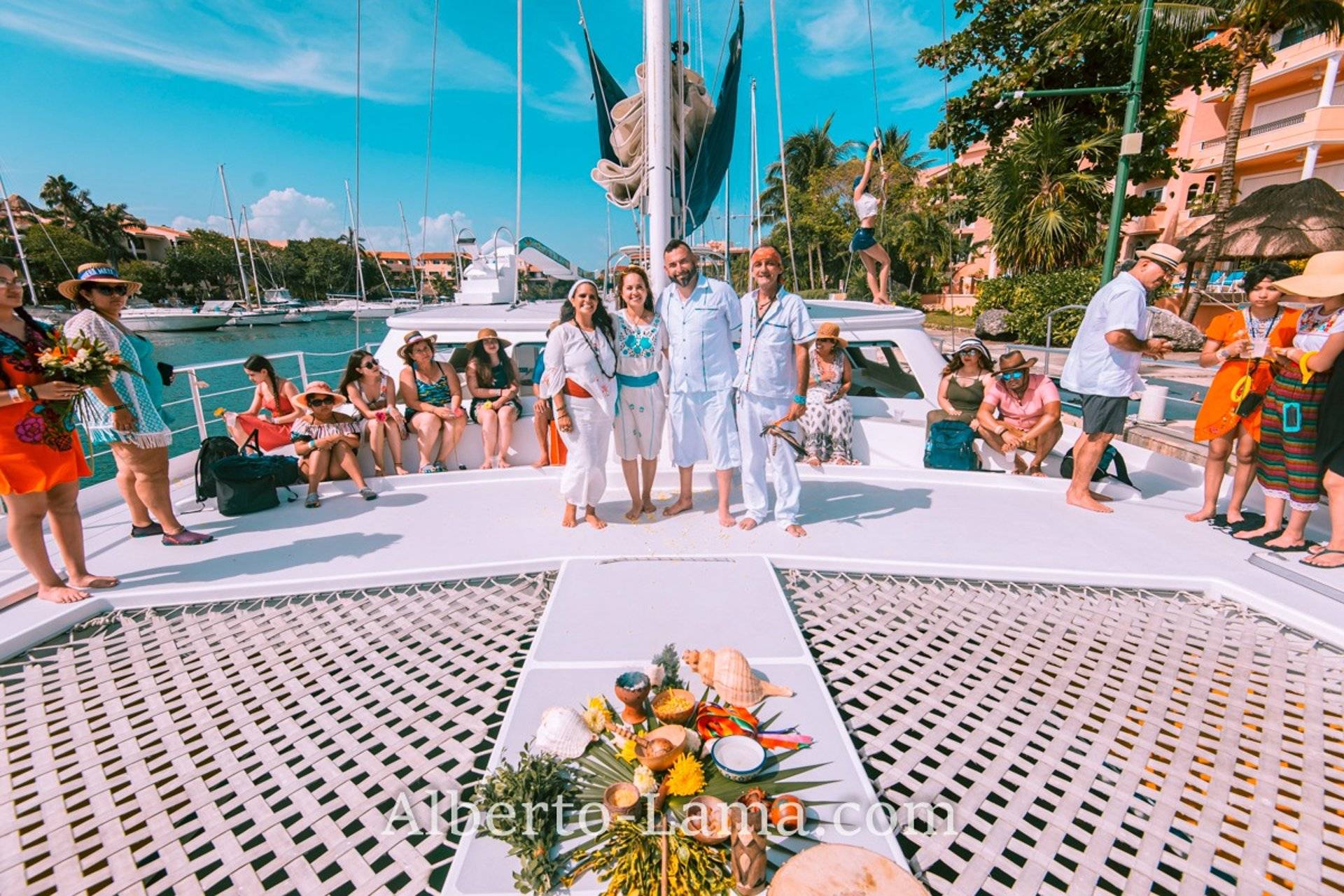 Ceremonia de Boda Mistica en un catamaran de la riviera maya