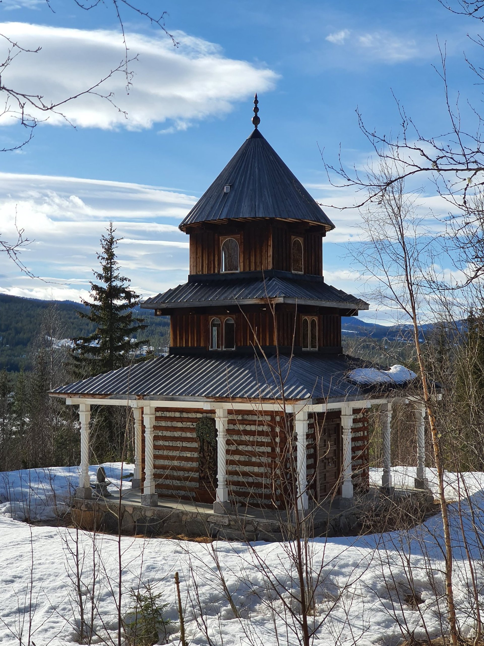 gray computer monitor