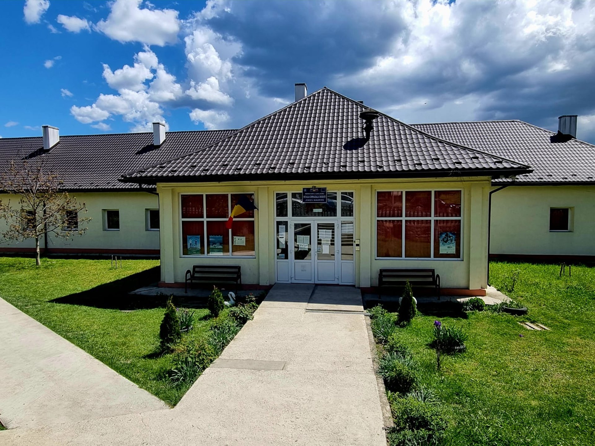 black and white bed linen