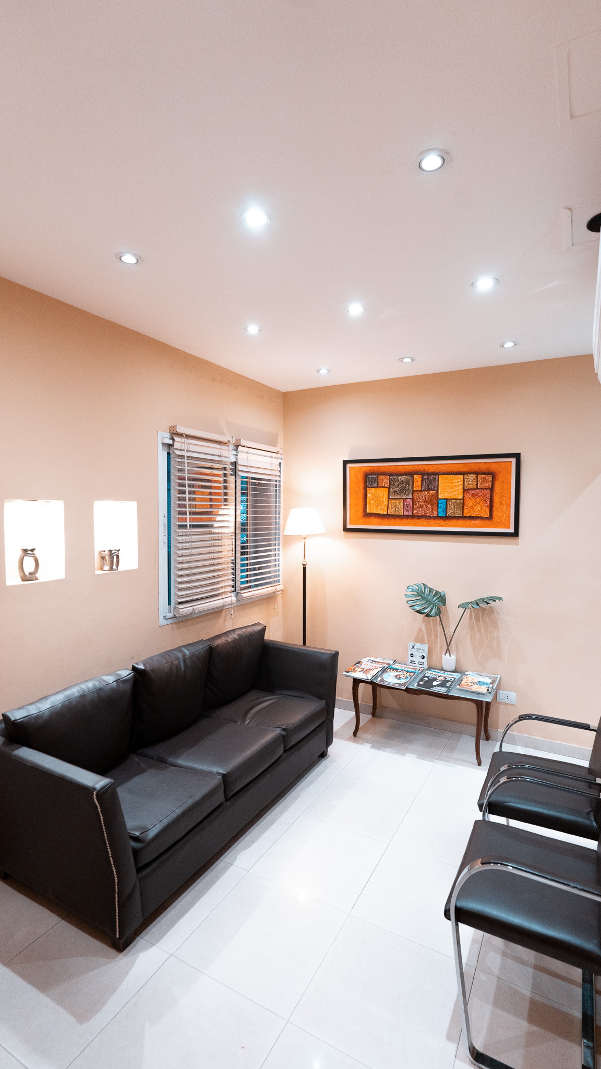 gray computer monitor