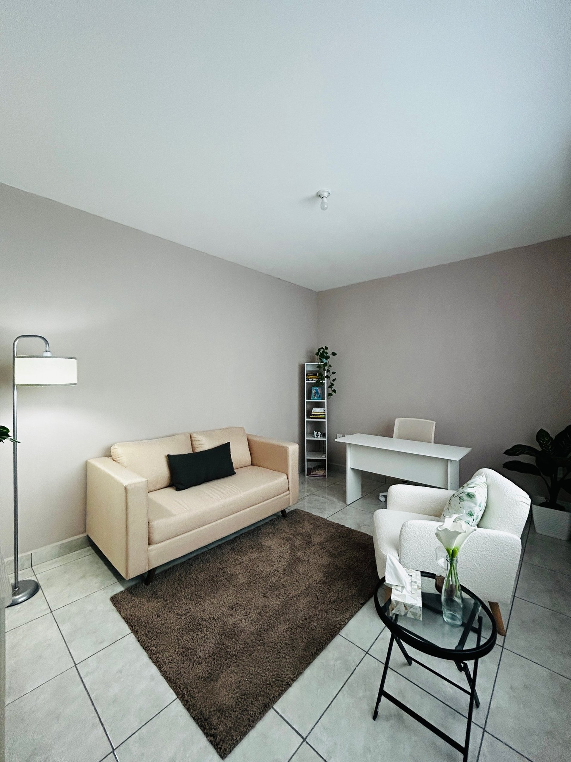 gray computer monitor