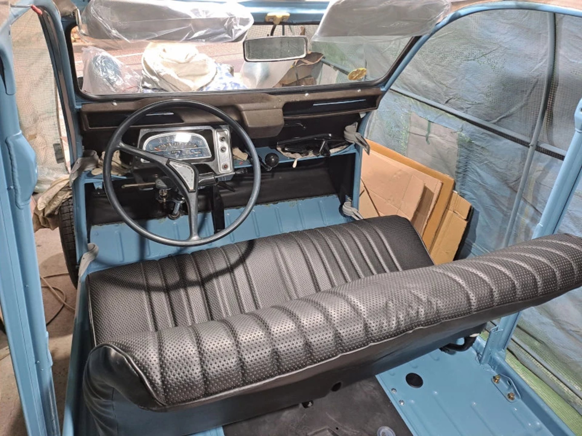 gray computer monitor