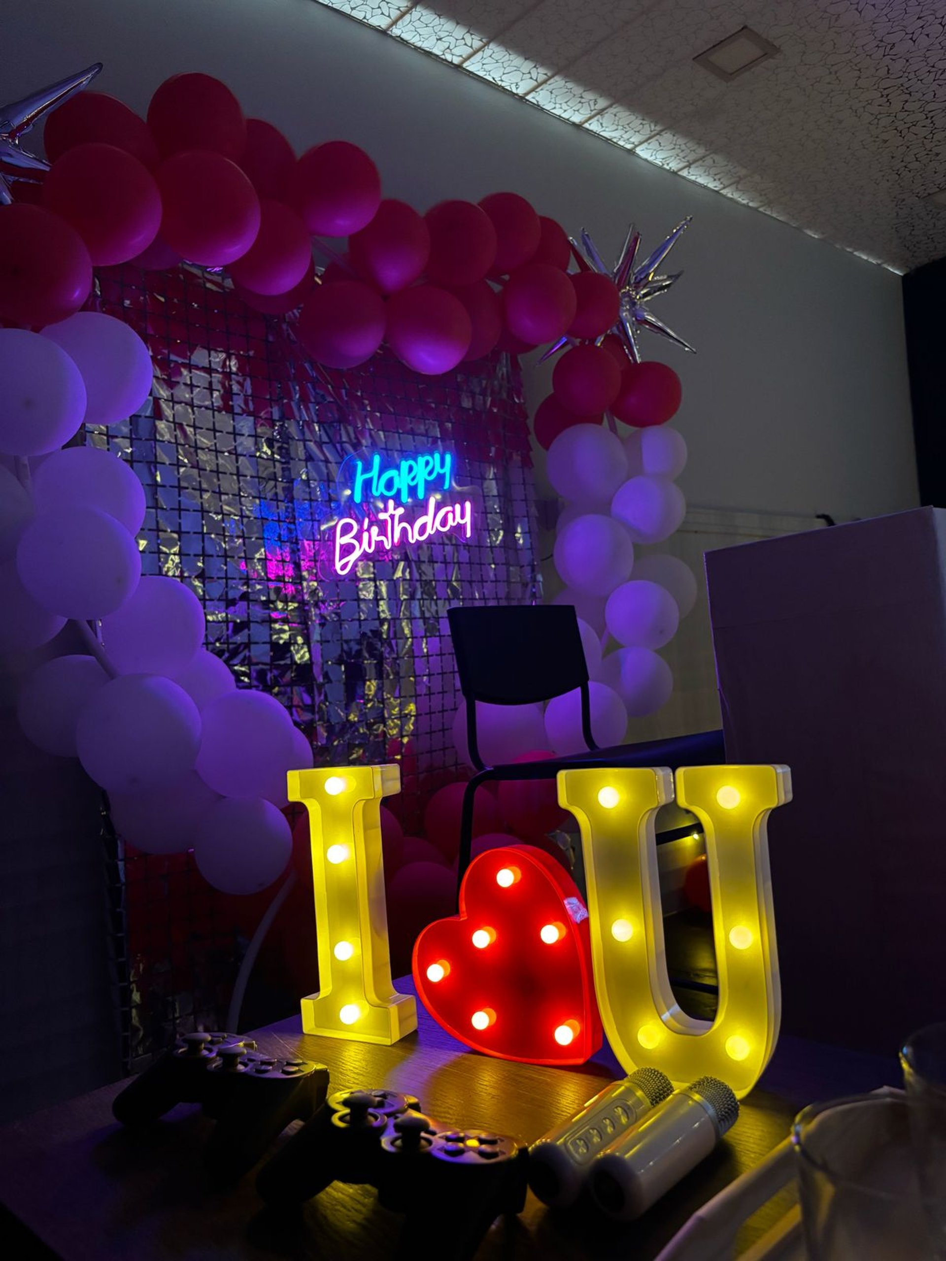 gray computer monitor